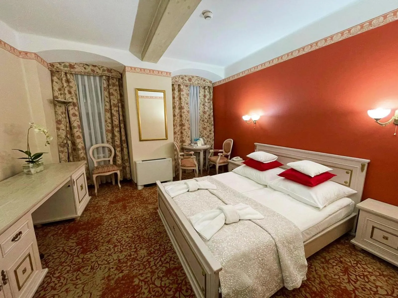 Photo of the whole room in Great Polonia Kraków Old Town