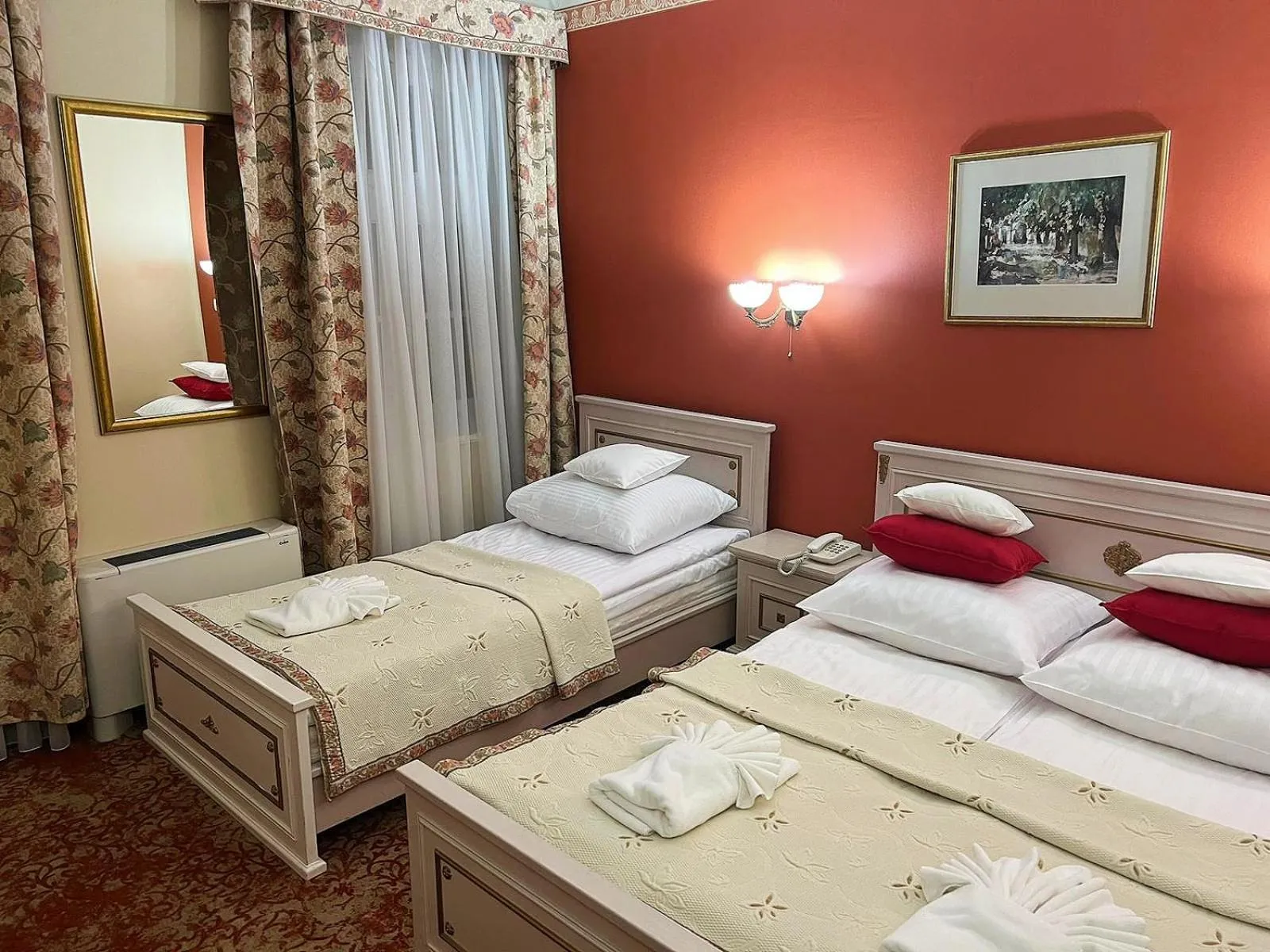 Photo of the whole room in Great Polonia Kraków Old Town