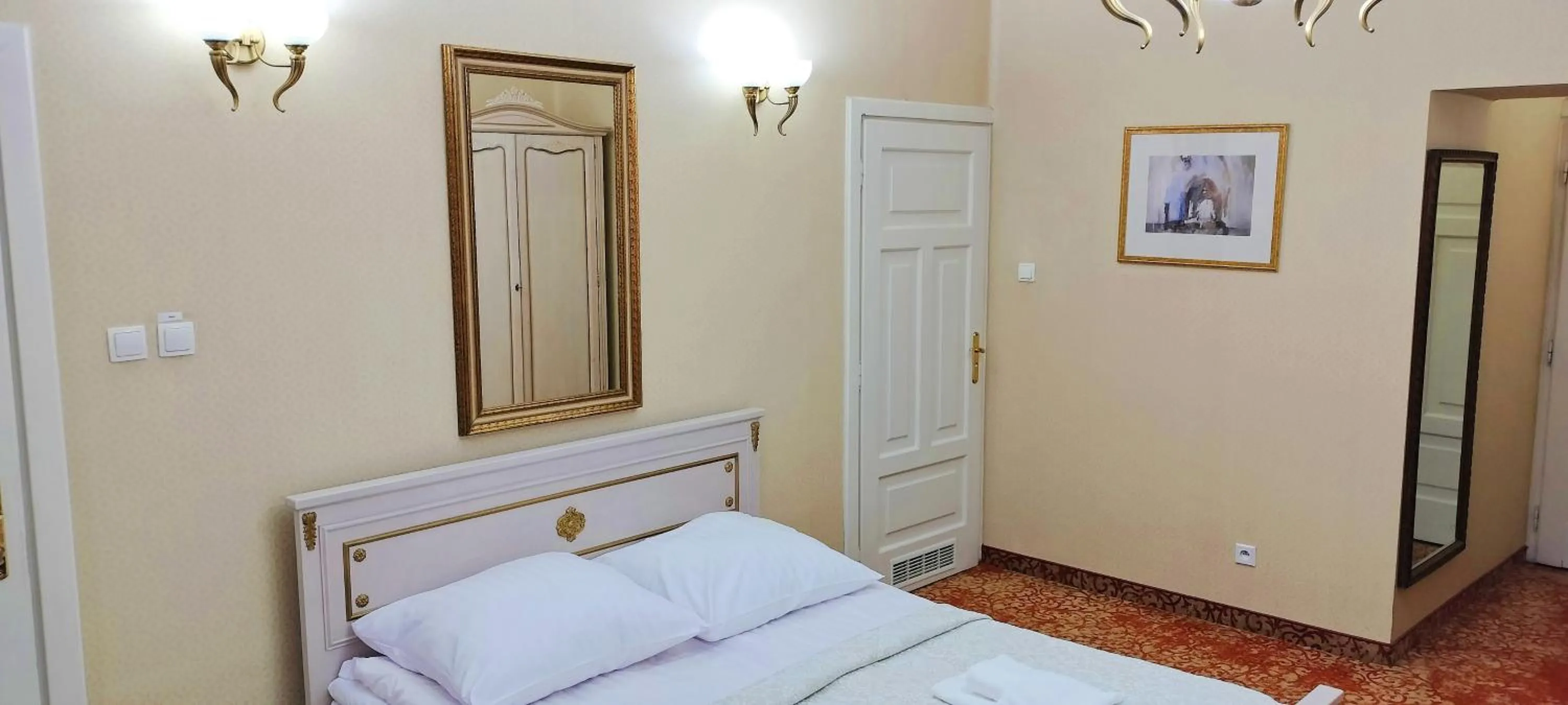 Photo of the whole room in Great Polonia Kraków Old Town