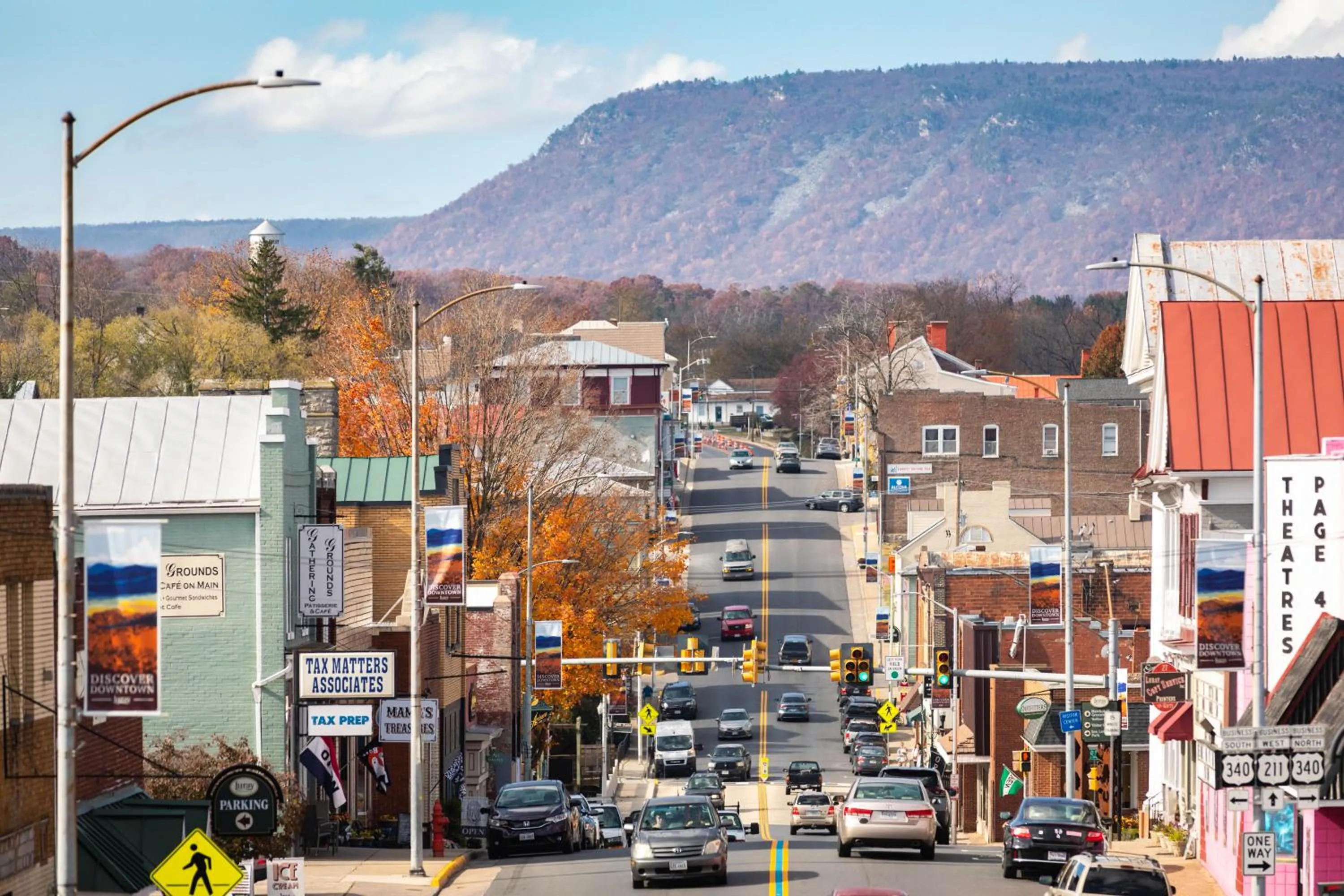 Sleepy Hollow 5BR Cabin - National Park 7 Min, Hot Tub, Fire Pit, Sleeps 12