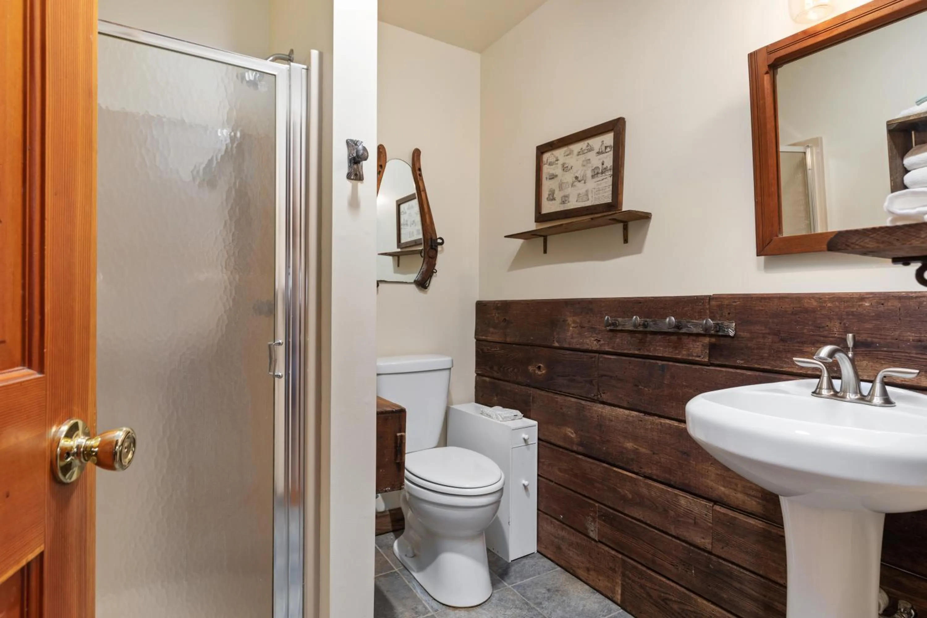 Sleepy Hollow 5BR Cabin - National Park 7 Min, Hot Tub, Fire Pit, Sleeps 12