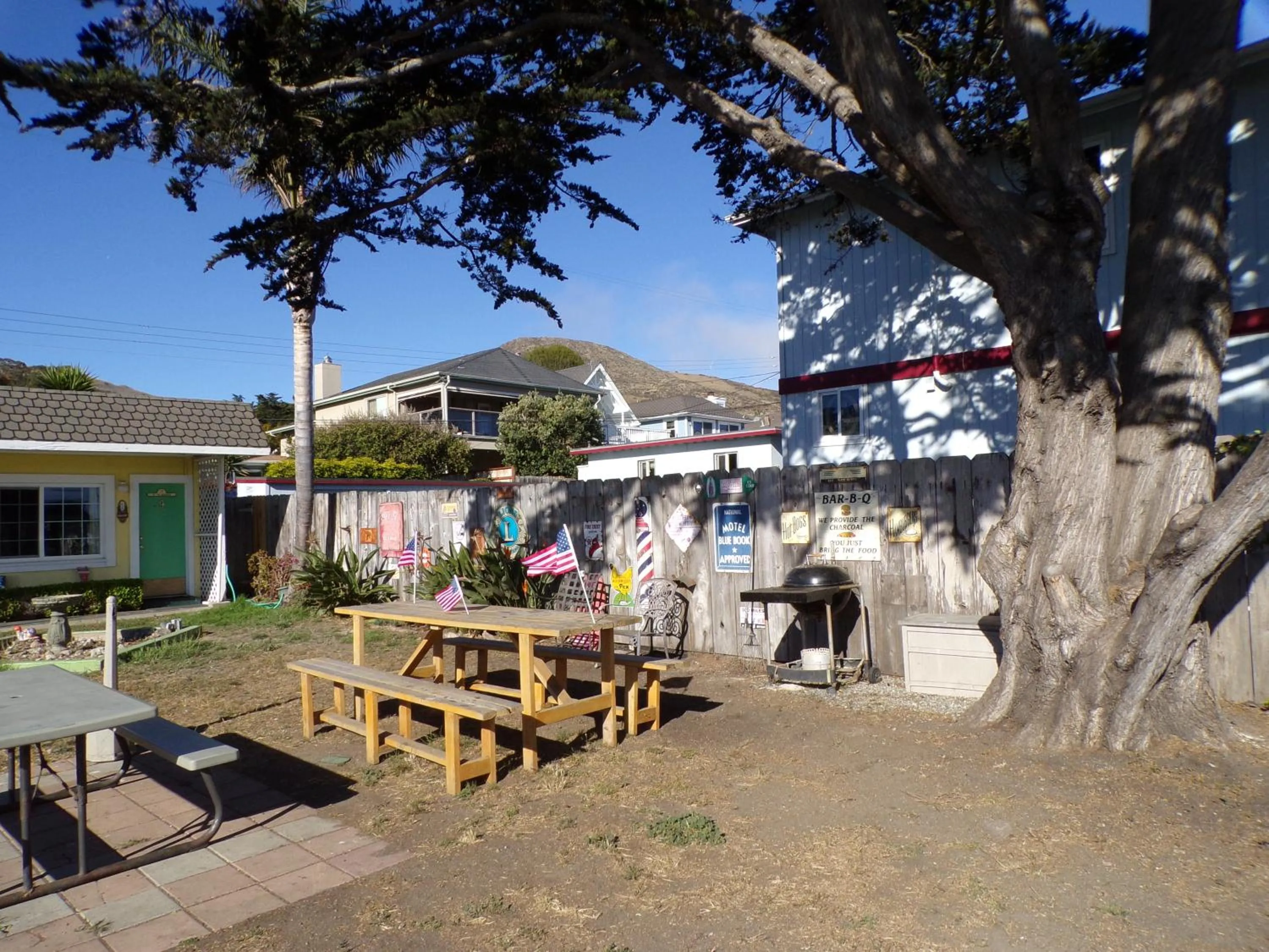 BBQ facilities in Cypress Tree Motel