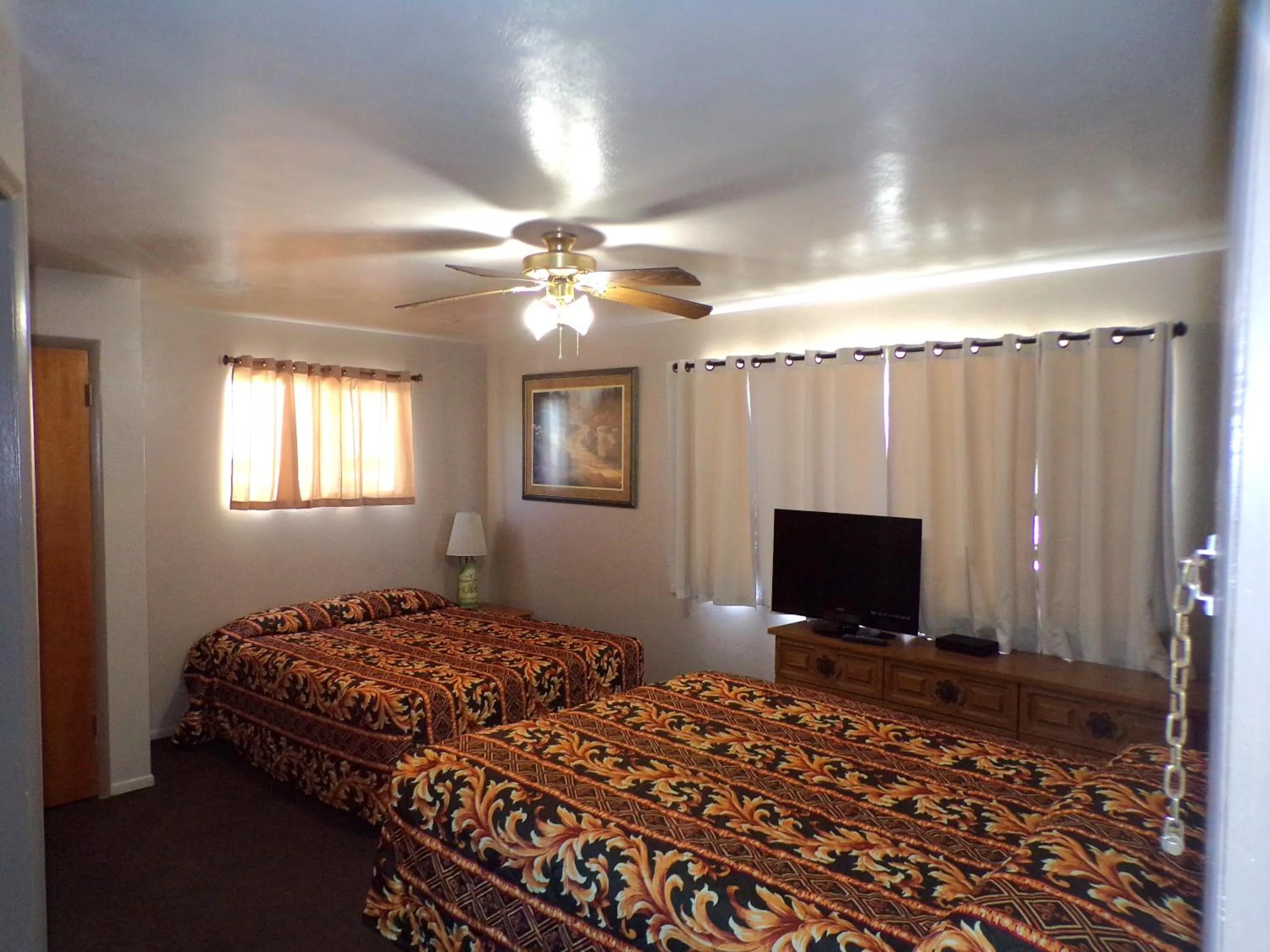 Bedroom, Bed in Cypress Tree Motel