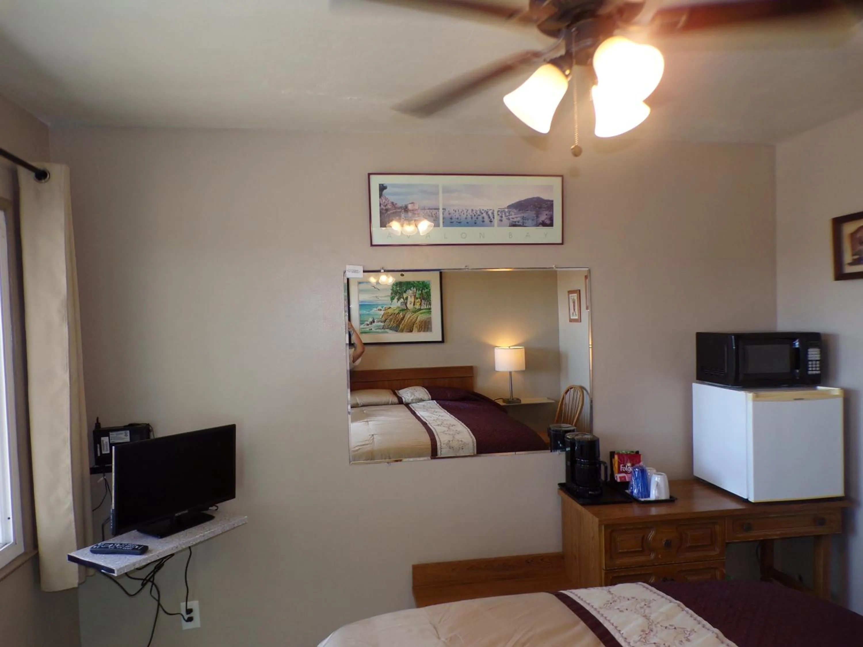 TV and multimedia, Bed in Cypress Tree Motel