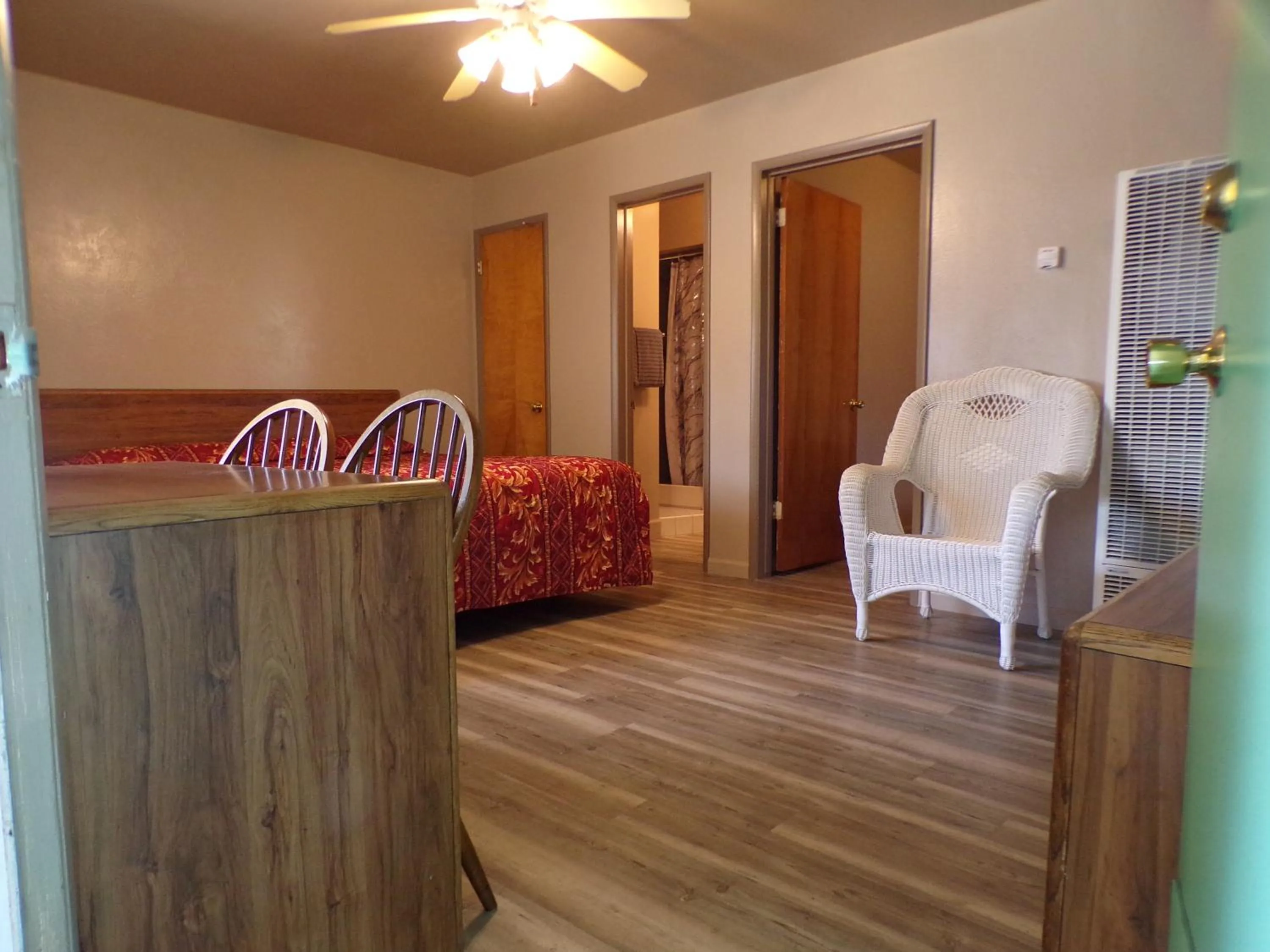 Photo of the whole room, Bed in Cypress Tree Motel