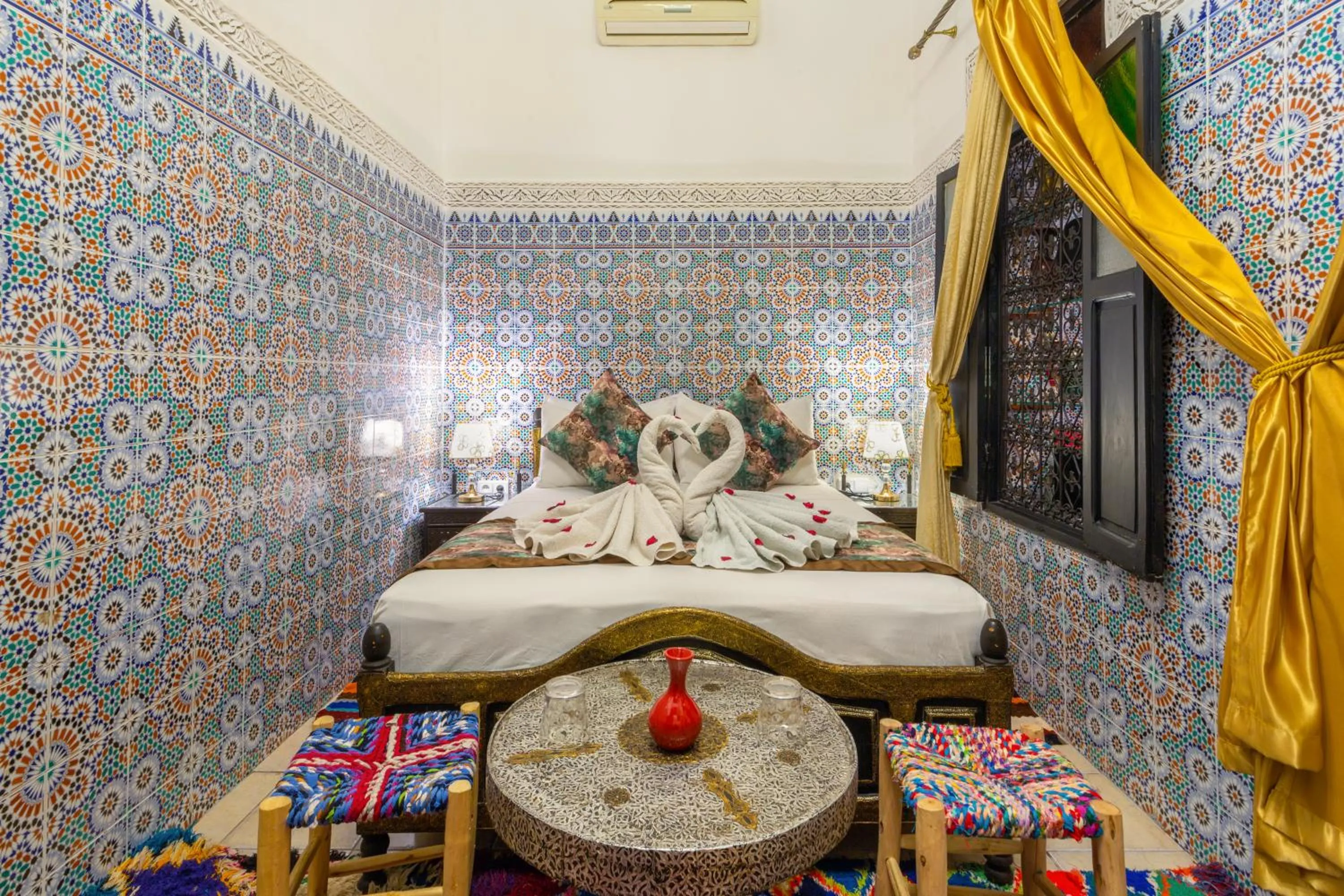 Photo of the whole room, Bed in Riad La Porte d'Or & SPA