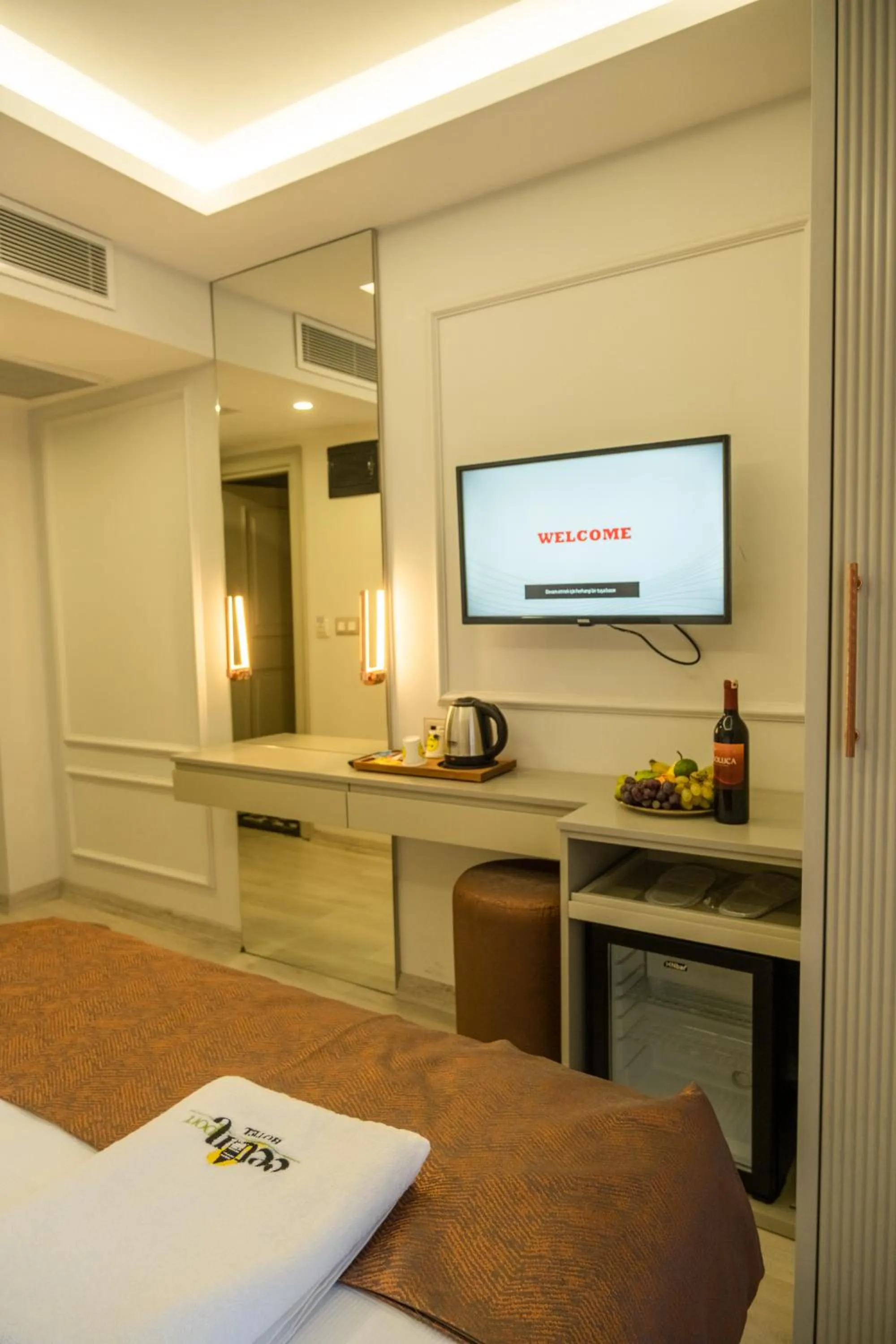 Communal lounge/ TV room in Cetin Port Hotel