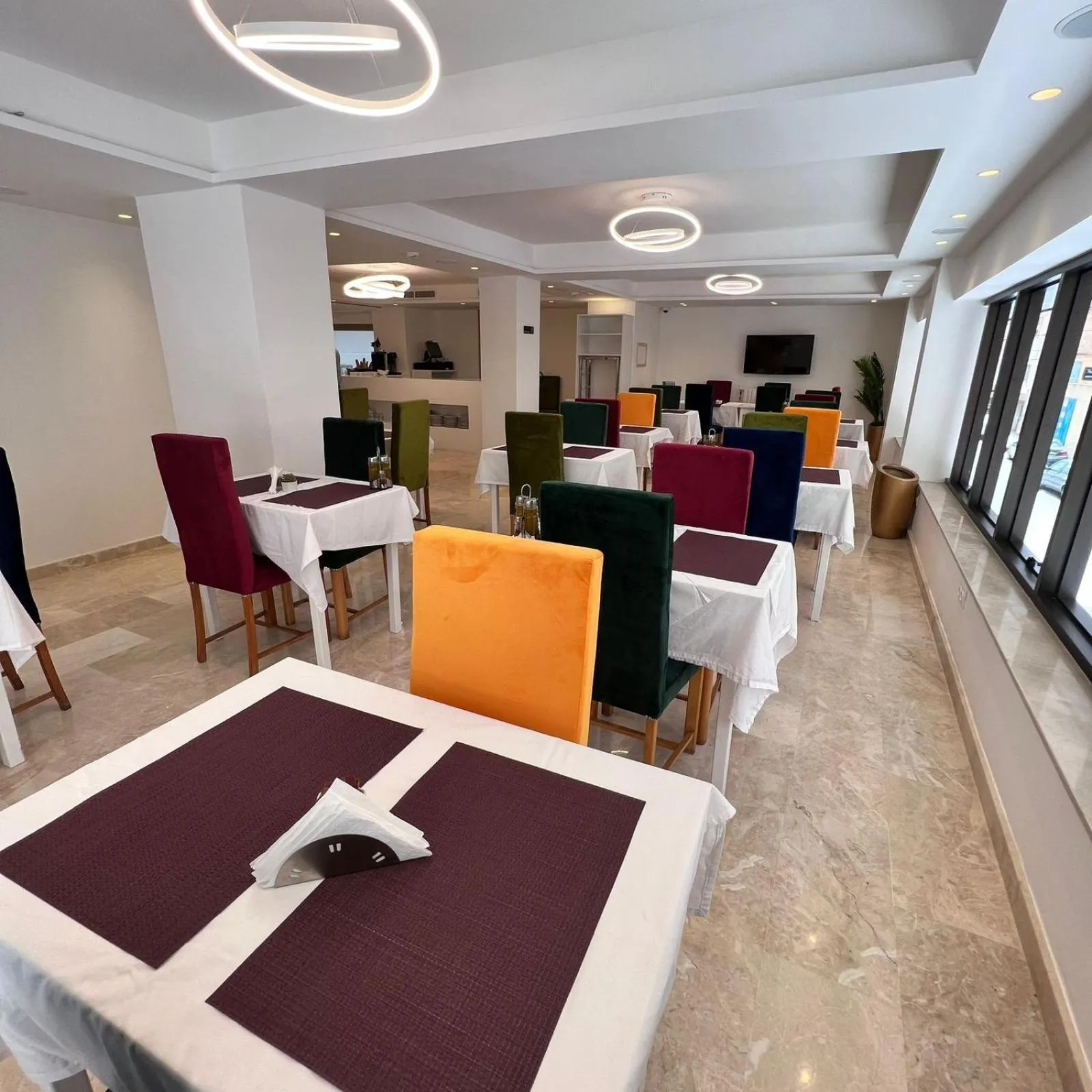 Restaurant/places to eat in Fajr Hotel