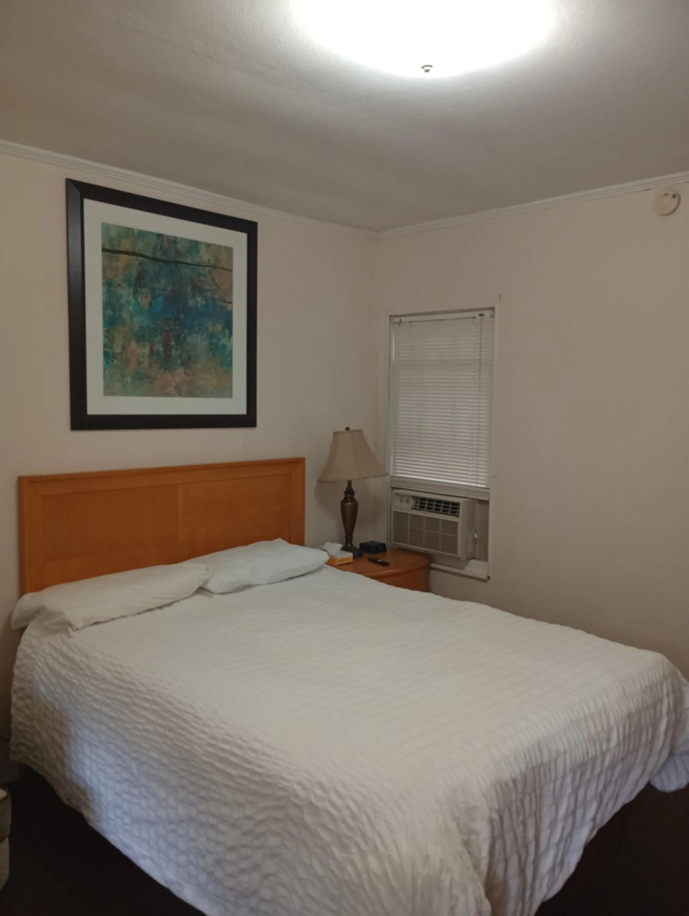 Bedroom, Bed in The Ashley