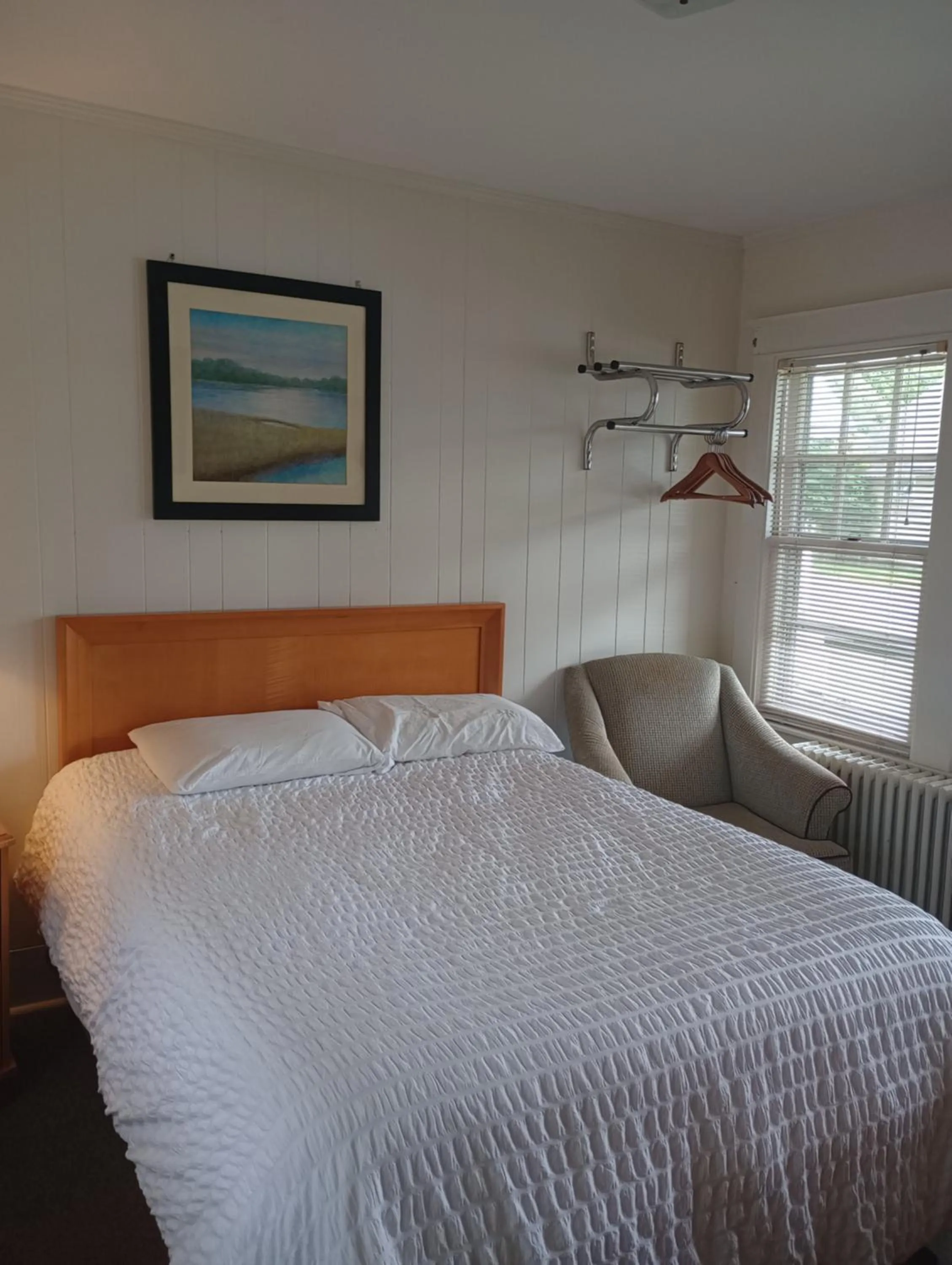 Bedroom, Bed in The Ashley