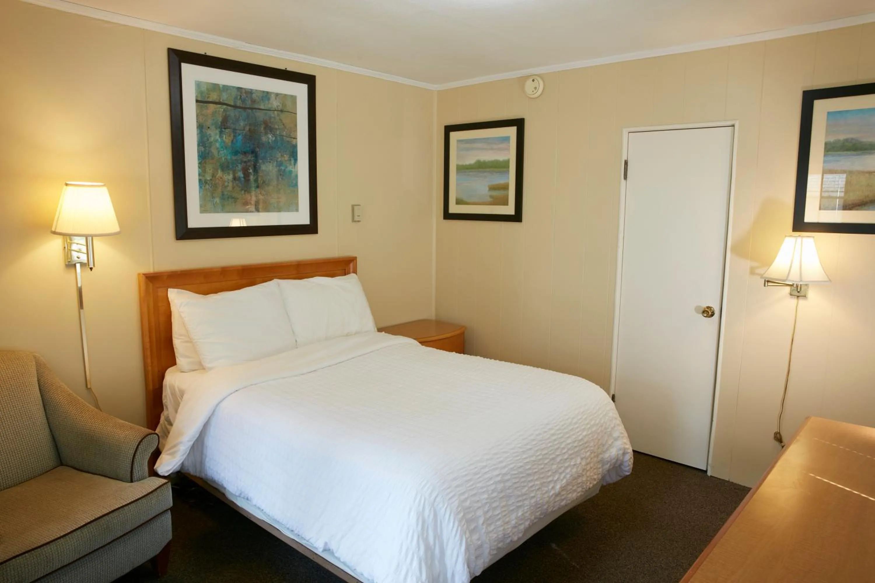 Bedroom, Bed in The Ashley