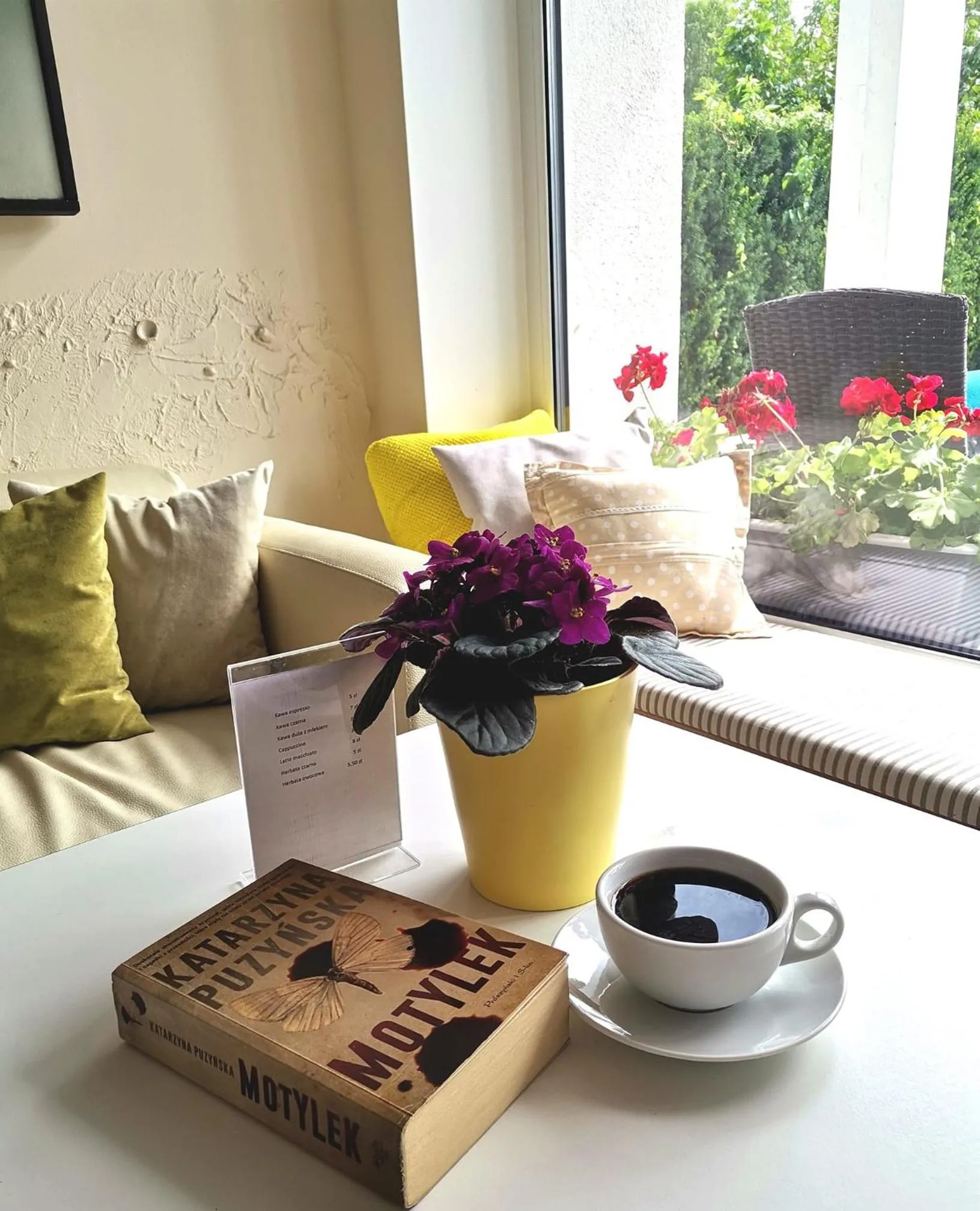 Lounge or bar in Damroka