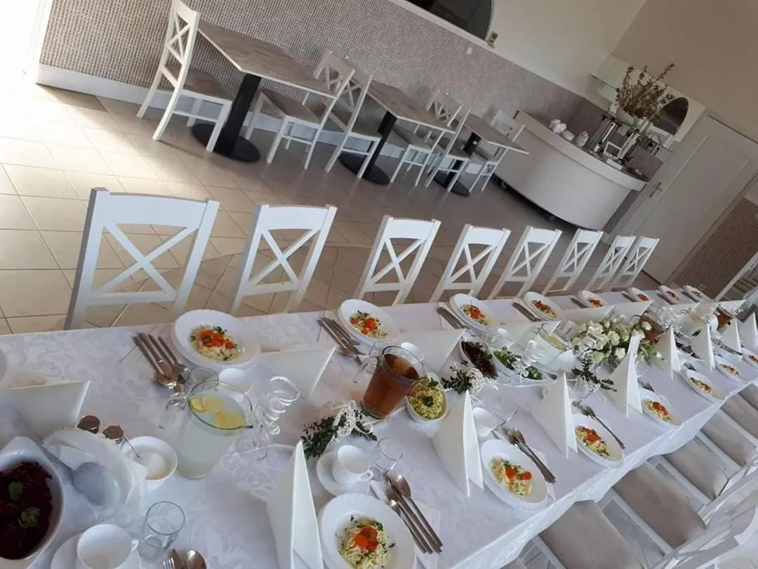 Restaurant/places to eat in Damroka