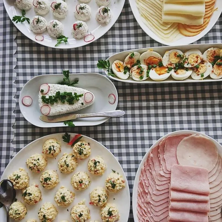 Food and drinks in Damroka