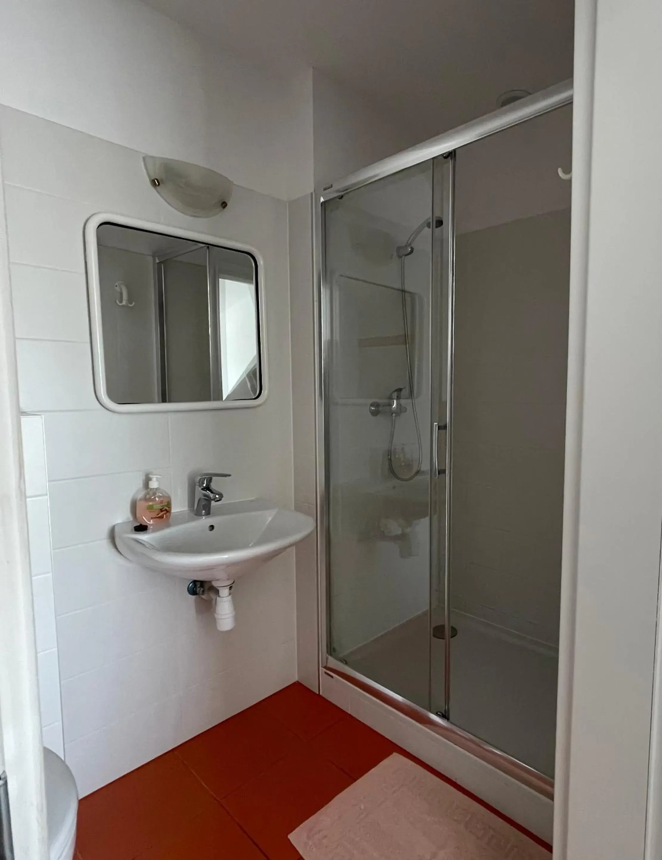 Economy Triple Room in Damroka Economy Triple Room in Damroka