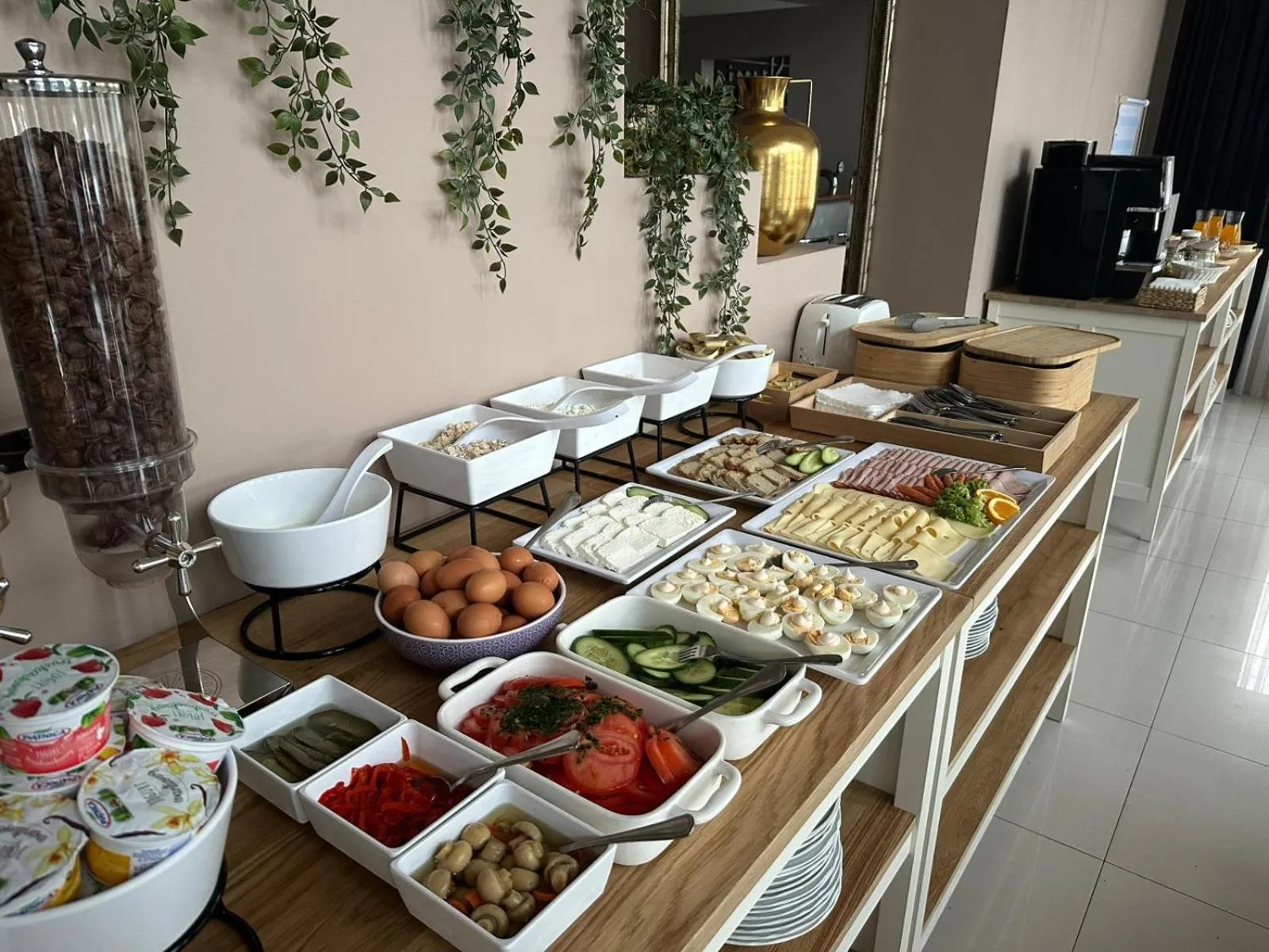 Buffet breakfast in Hotel Junior - jesteśmy w trakcie modernizacji