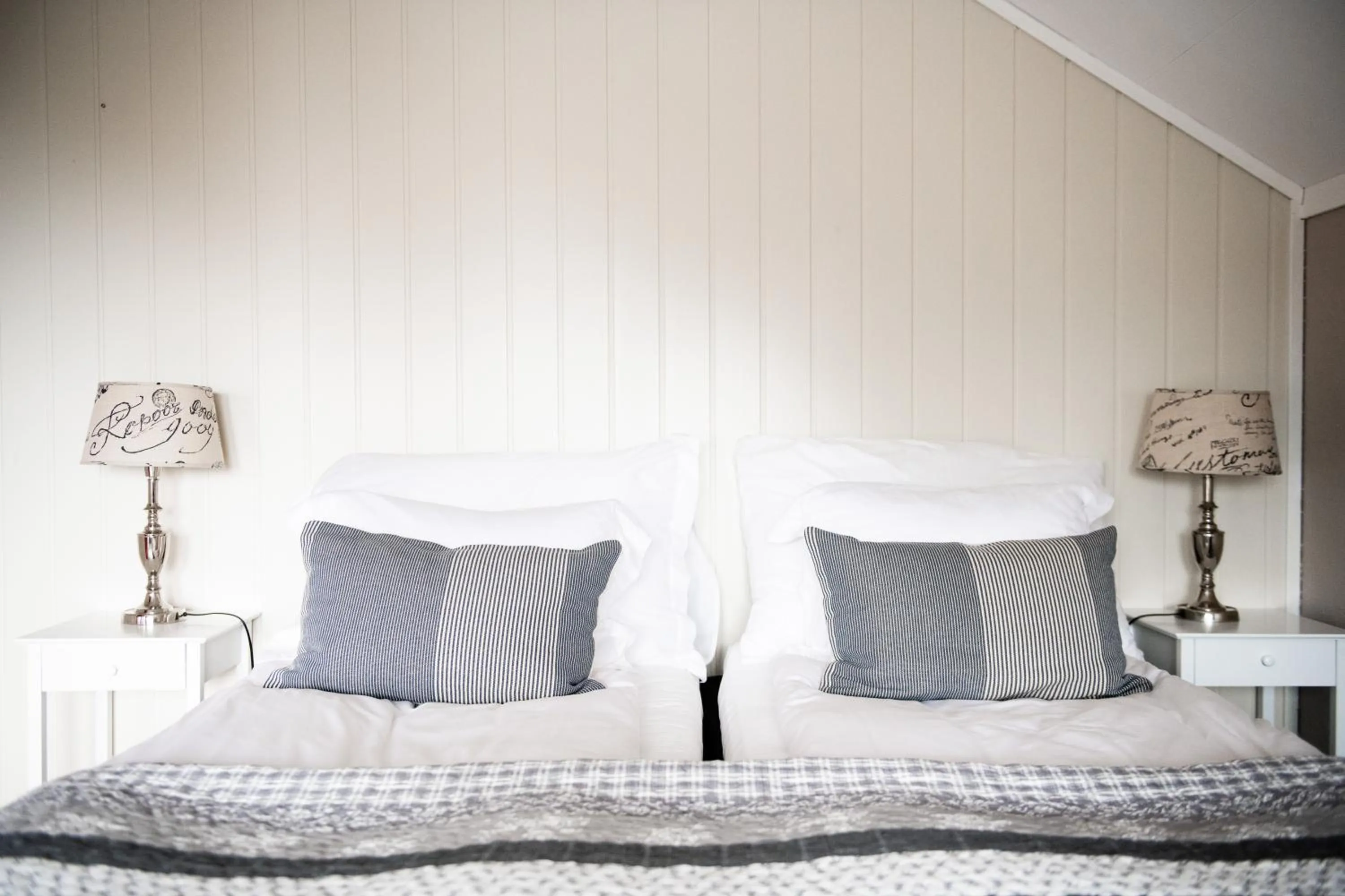 Bedroom, Bed in Moens Motell