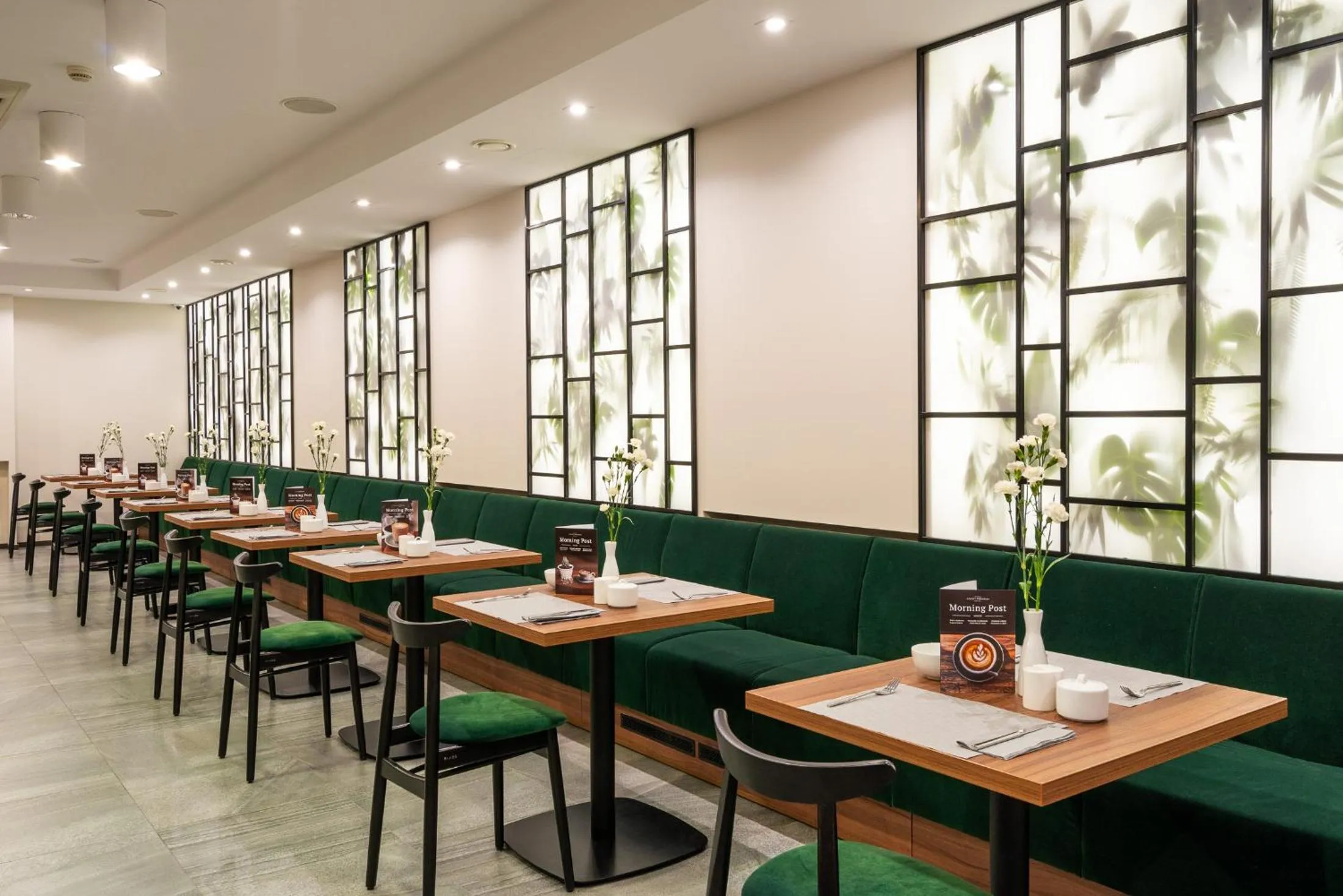 Restaurant/places to eat in Ascot Premium Hotel