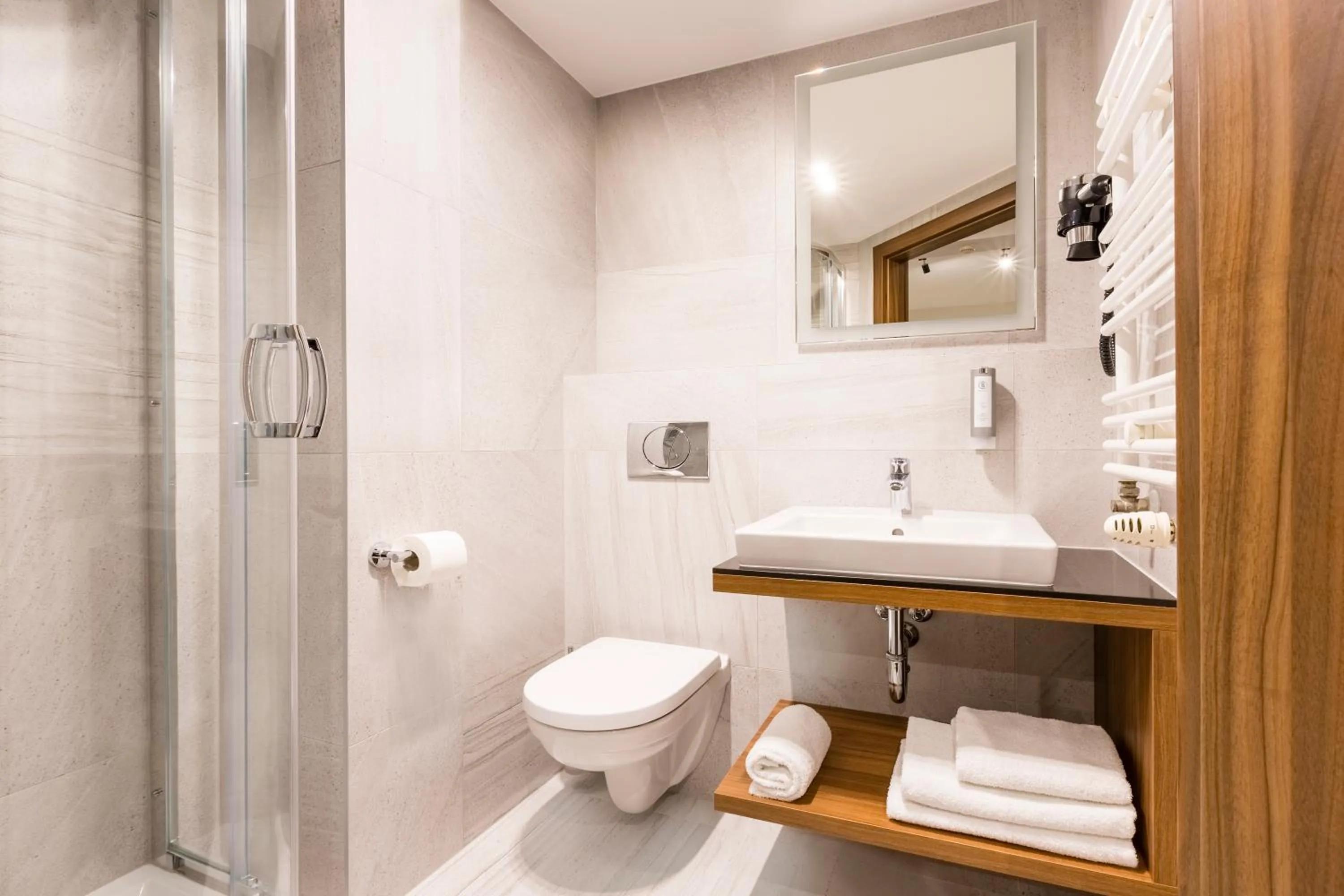 Shower in Ascot Premium Hotel