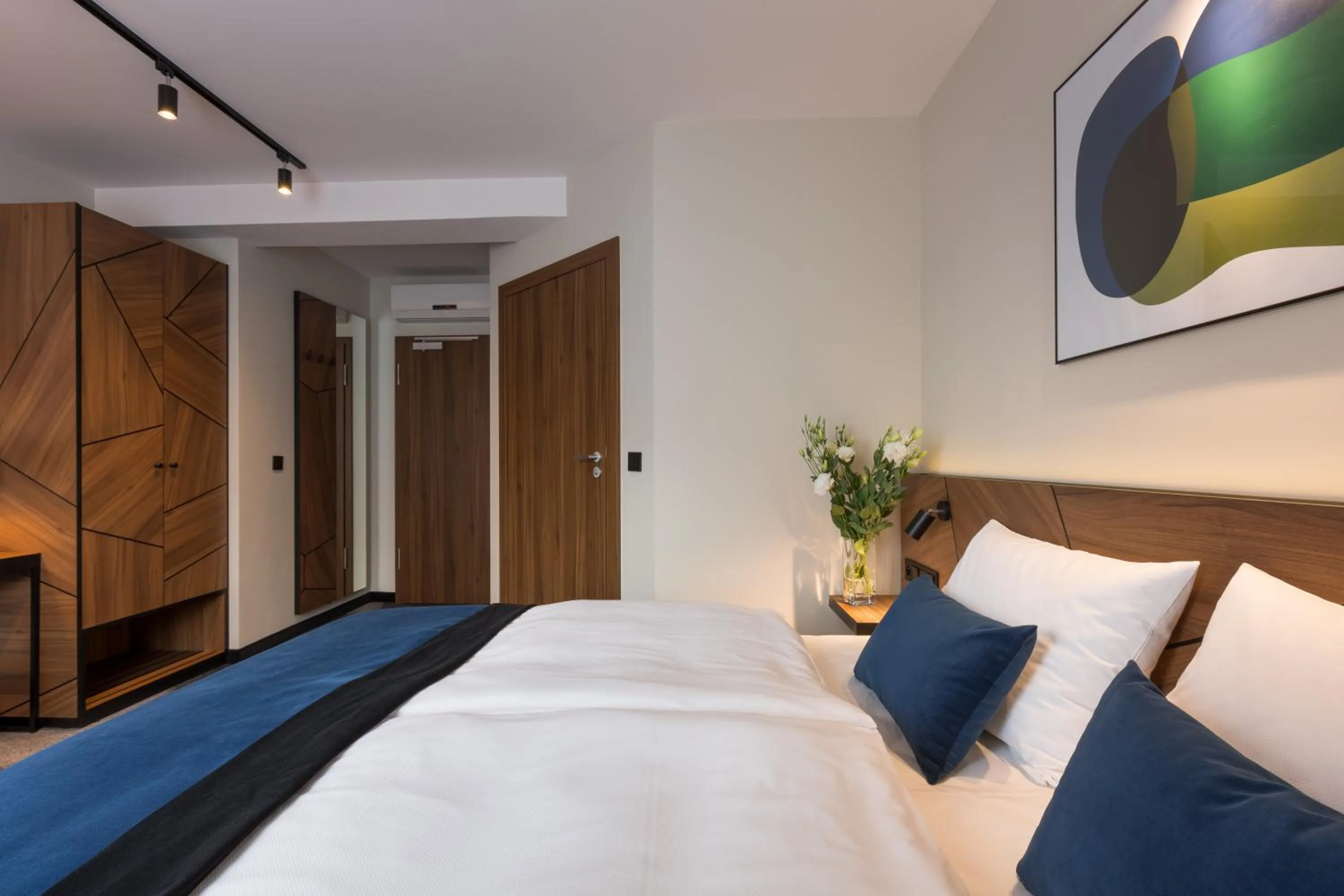 Staff, Bed in Ascot Premium Hotel