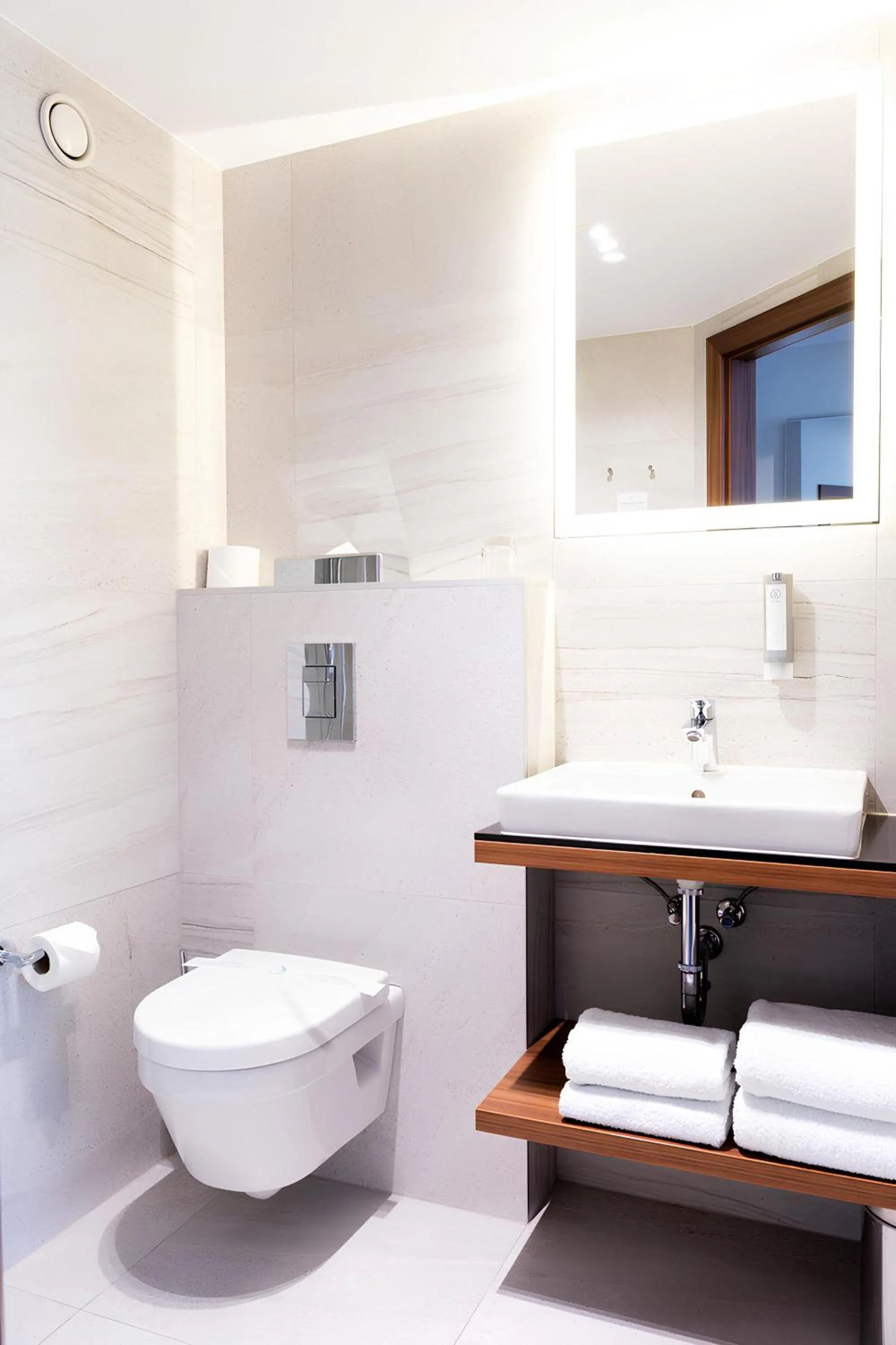 Shower in Ascot Premium Hotel