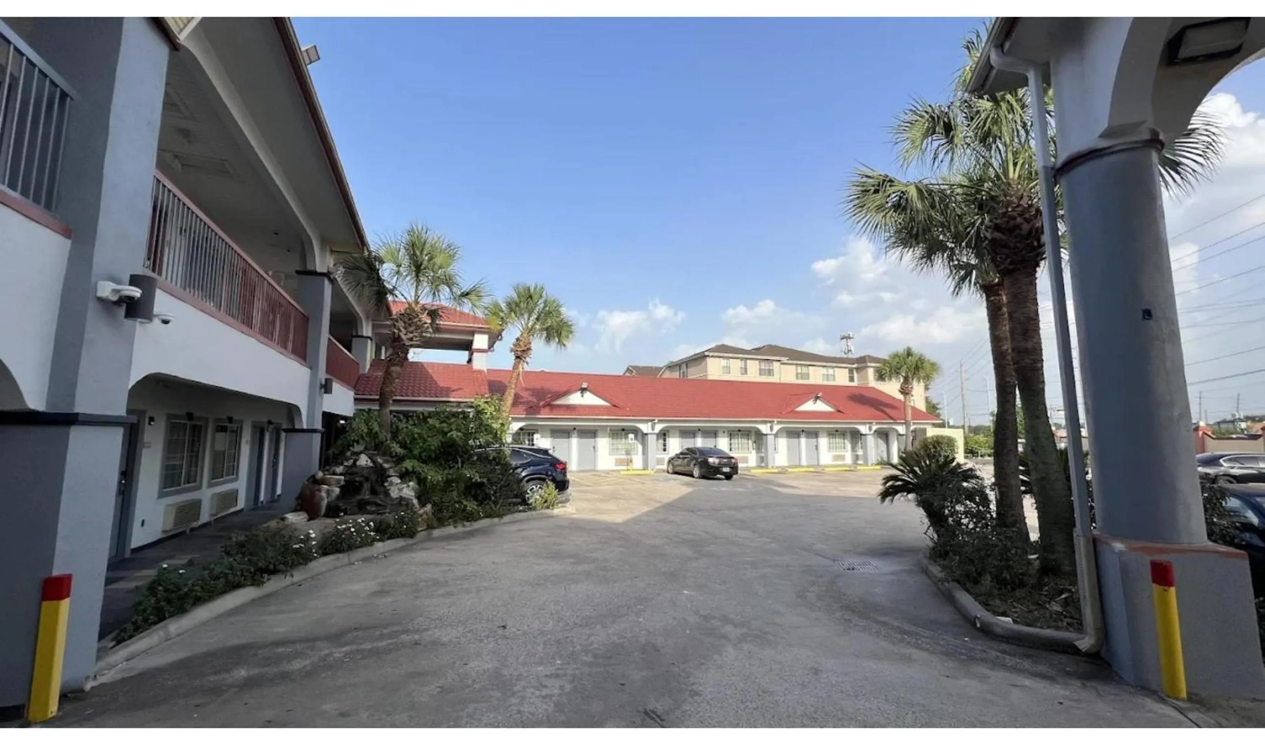 Parking in Kiwi Inn Capital O Houston - Hwy 249