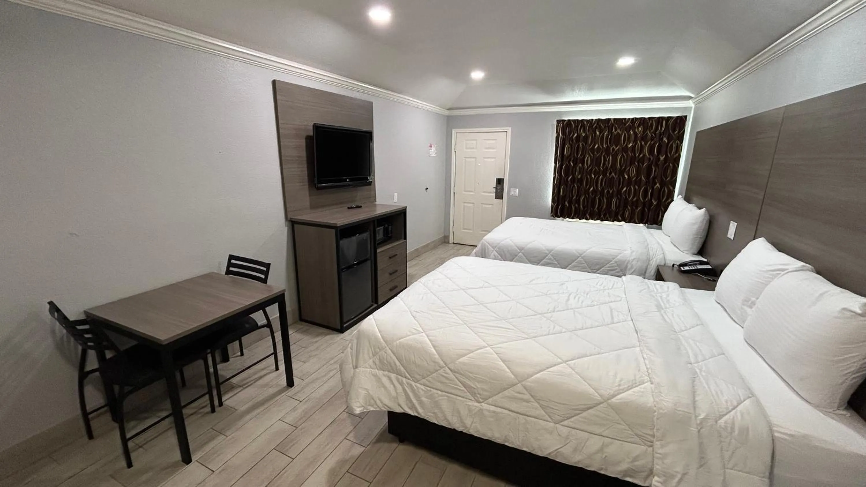 Bedroom, Bed in Kiwi Inn Capital O Houston - Hwy 249