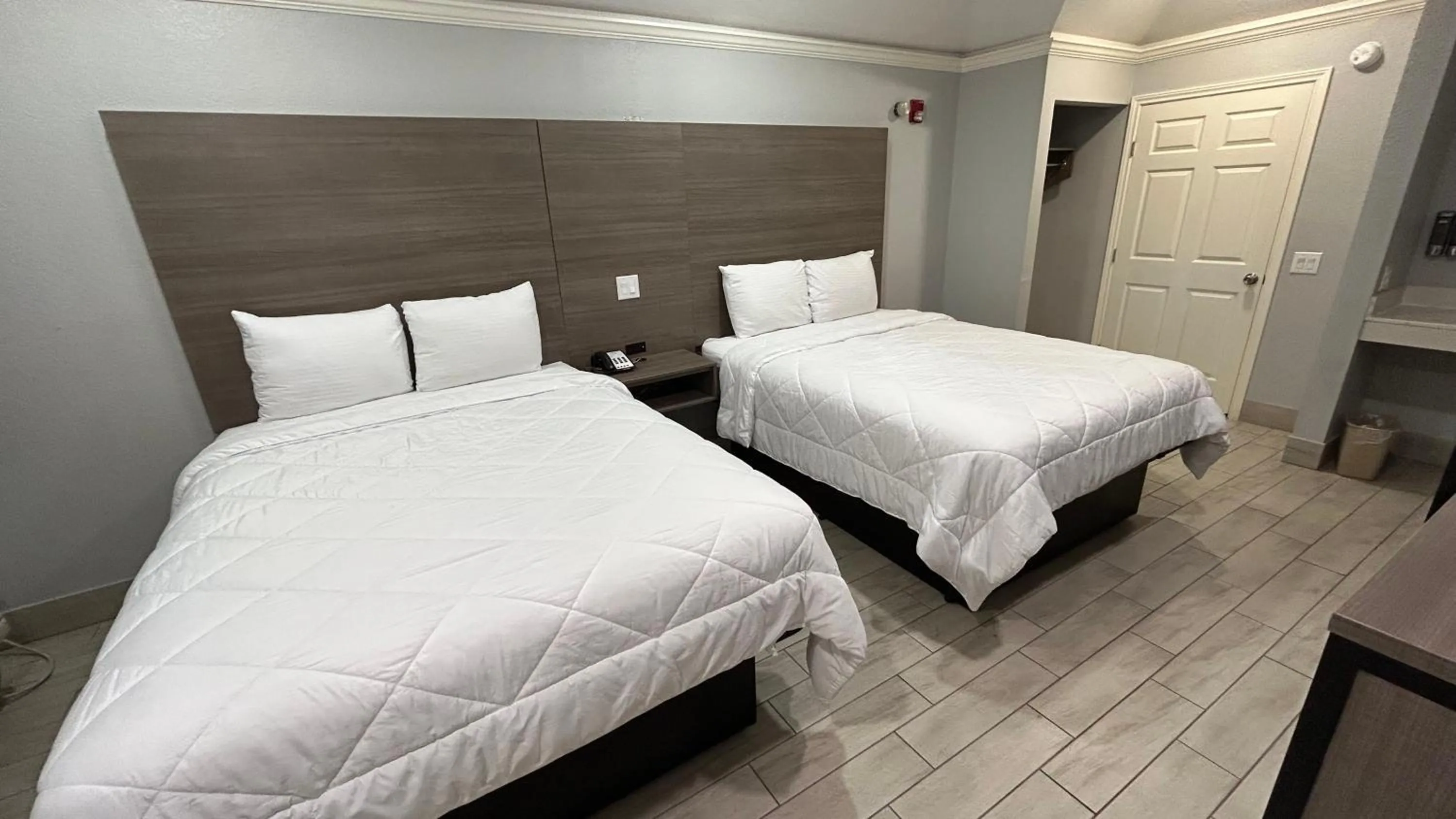 Bedroom, Bed in Kiwi Inn Capital O Houston - Hwy 249