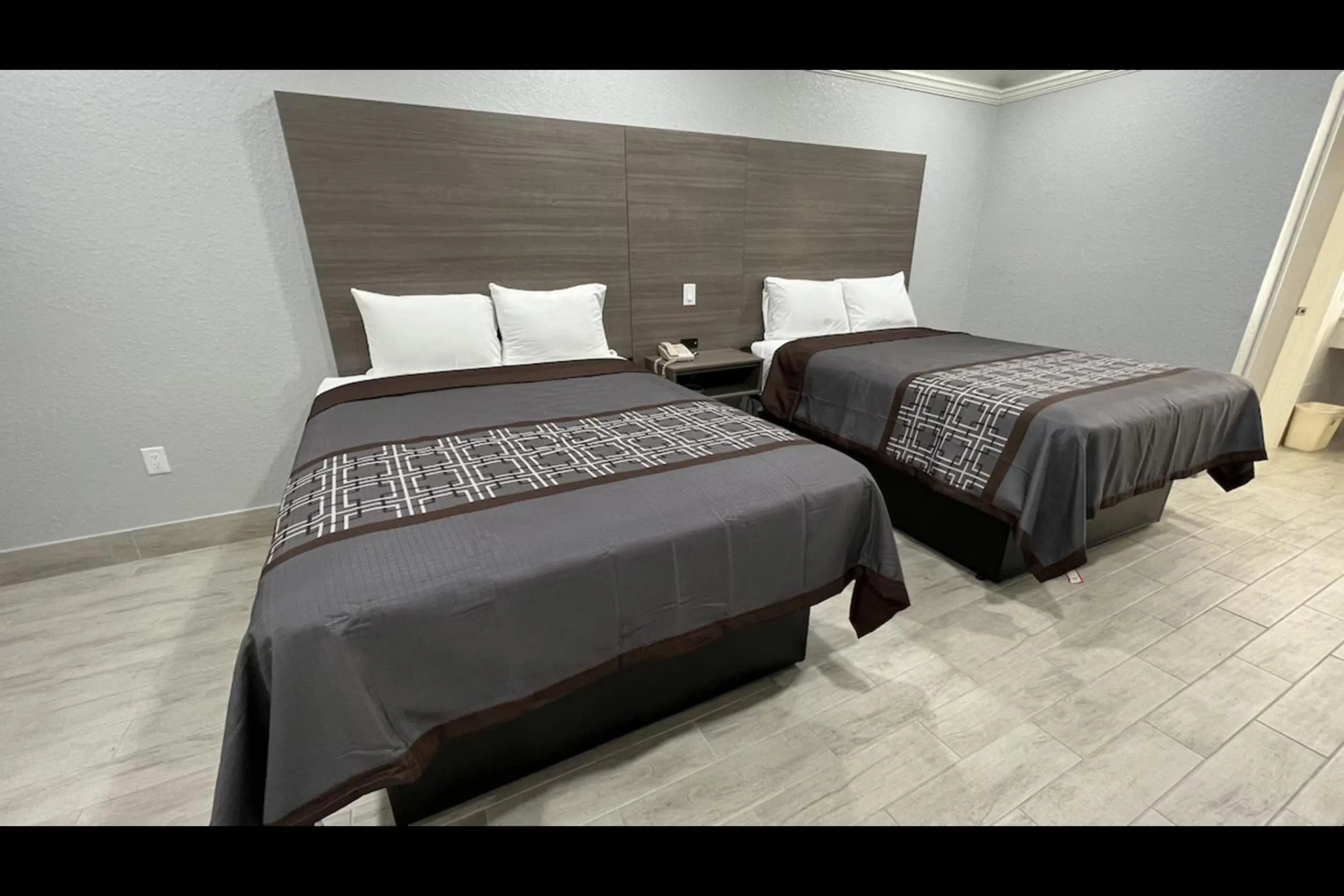 	 Double Queen Bed Apartment Non-Smoking in Kiwi Inn By OYO Willowbrook Houston Hwy 249 Beltway