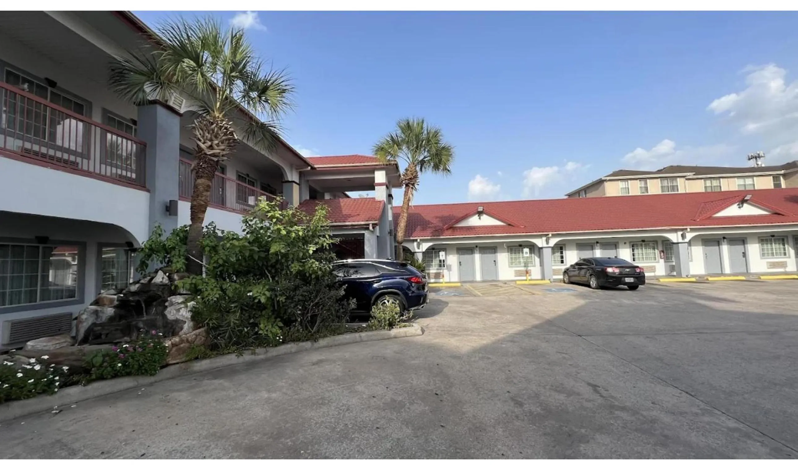 Parking in Kiwi Inn Capital O Houston - Hwy 249