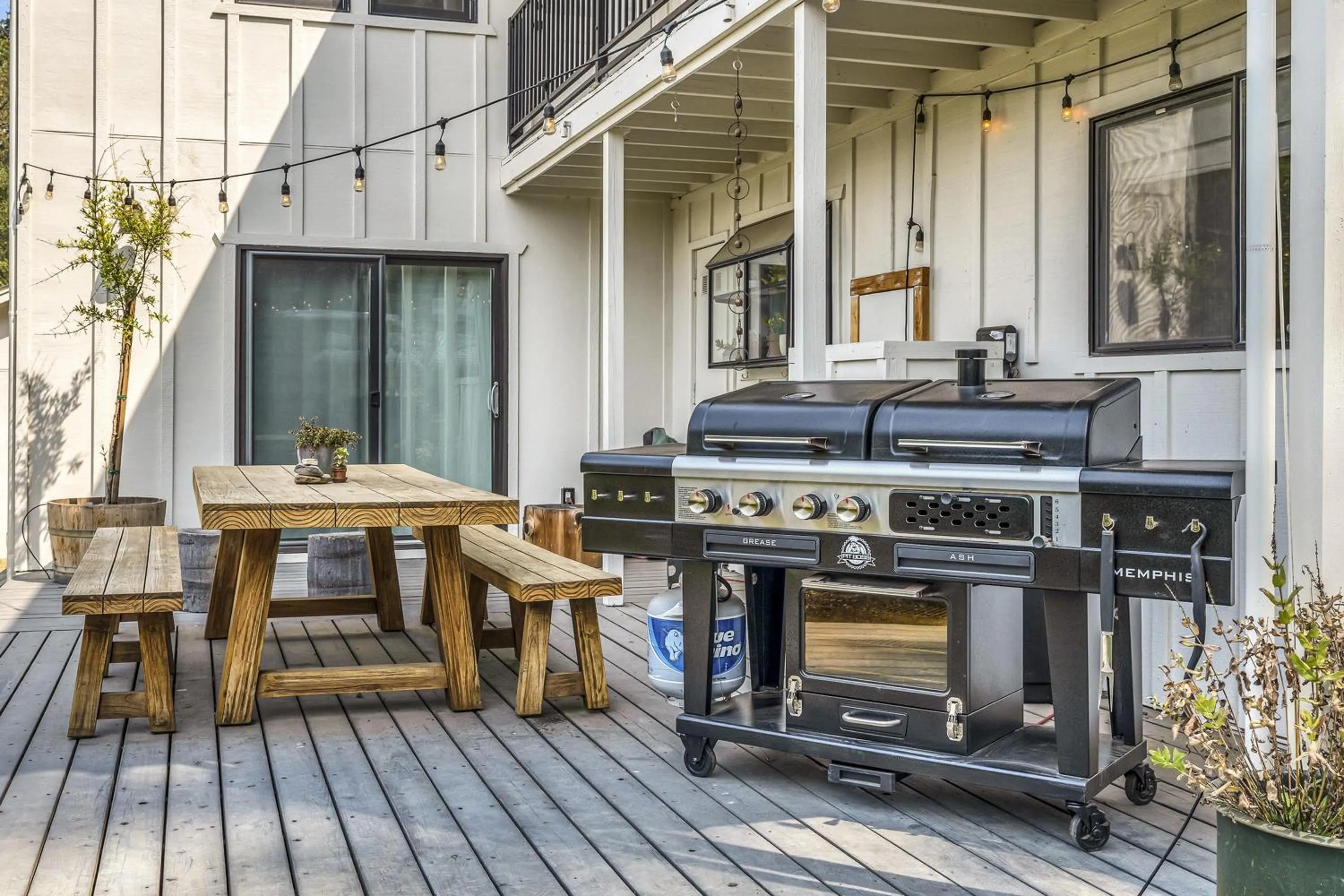 Property building in The Calistoga Cottage Wooded And Sunny 5 Mins To Downtown