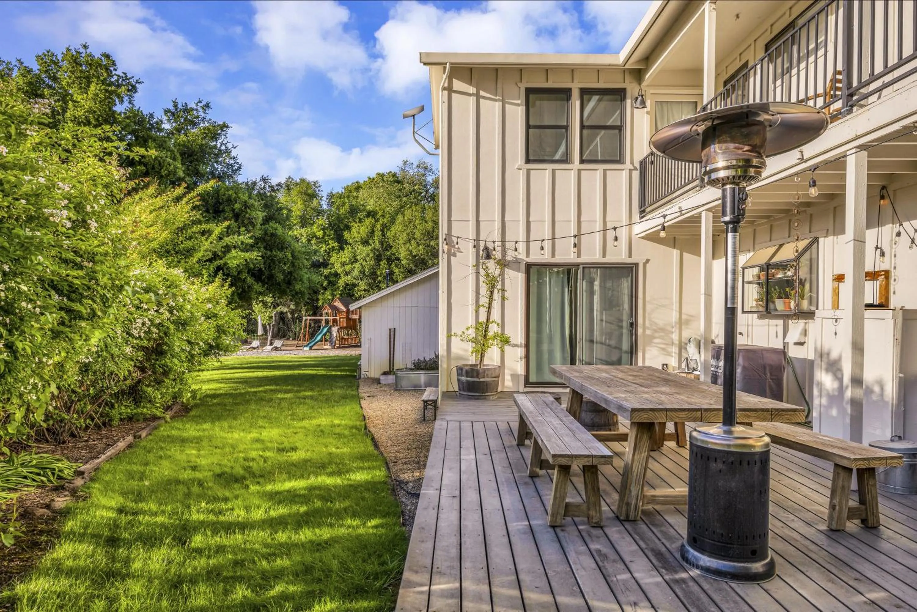 Property building in The Calistoga Cottage Wooded And Sunny 5 Mins To Downtown