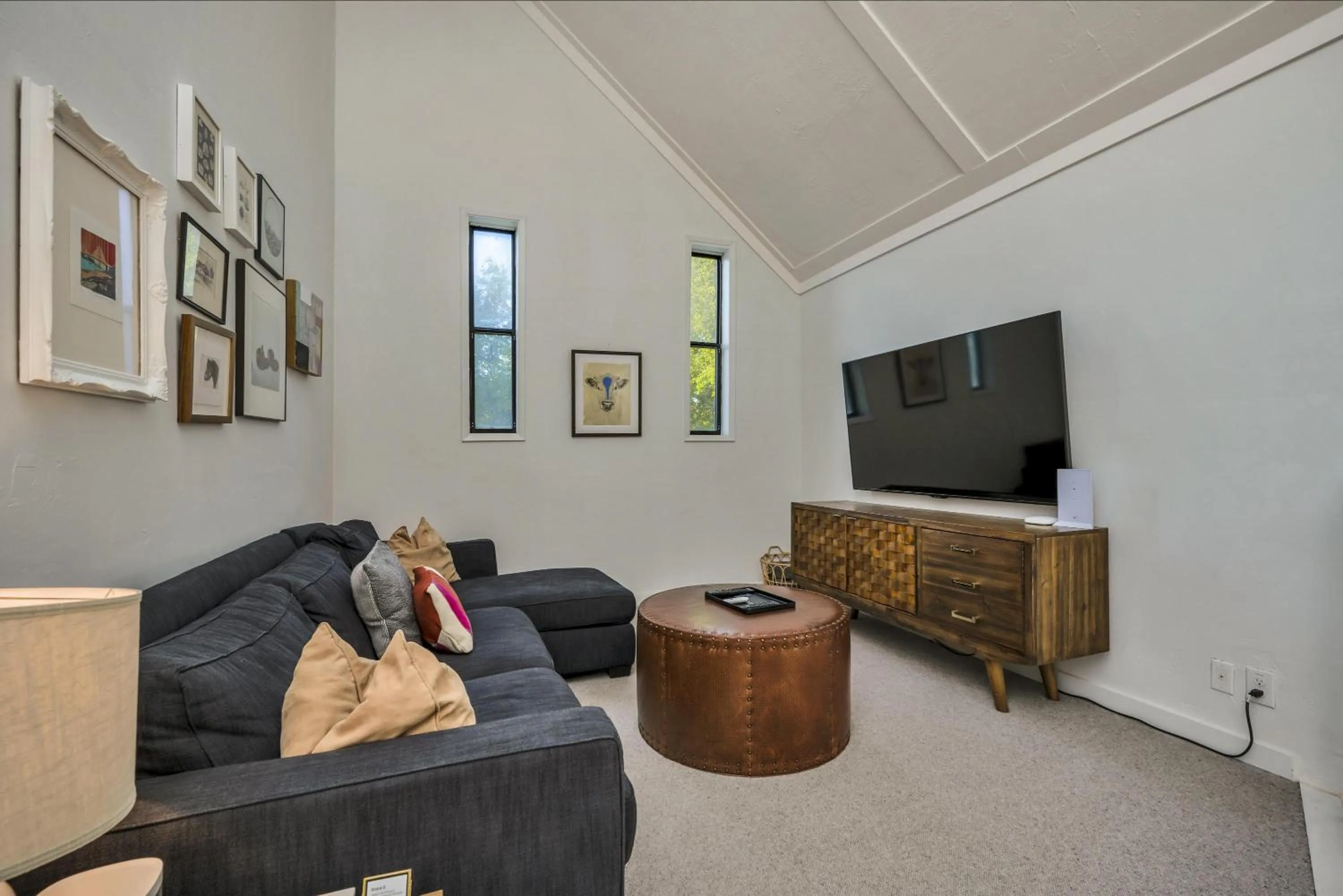 Property building in The Calistoga Cottage Wooded And Sunny 5 Mins To Downtown