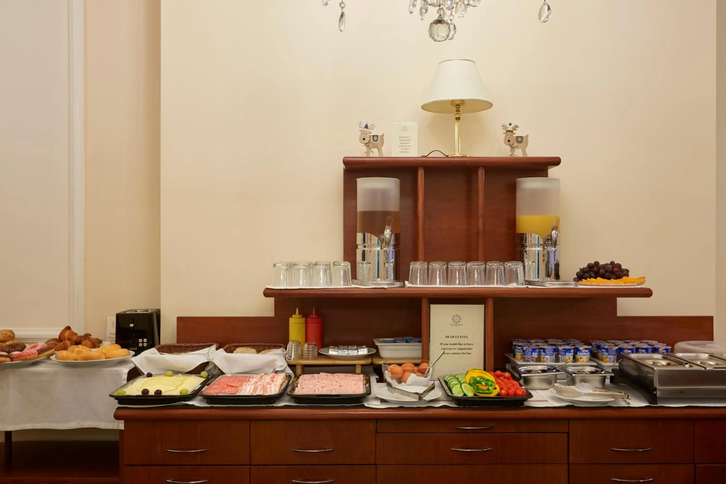 Breakfast in FLEUR DE LIS HOTEL