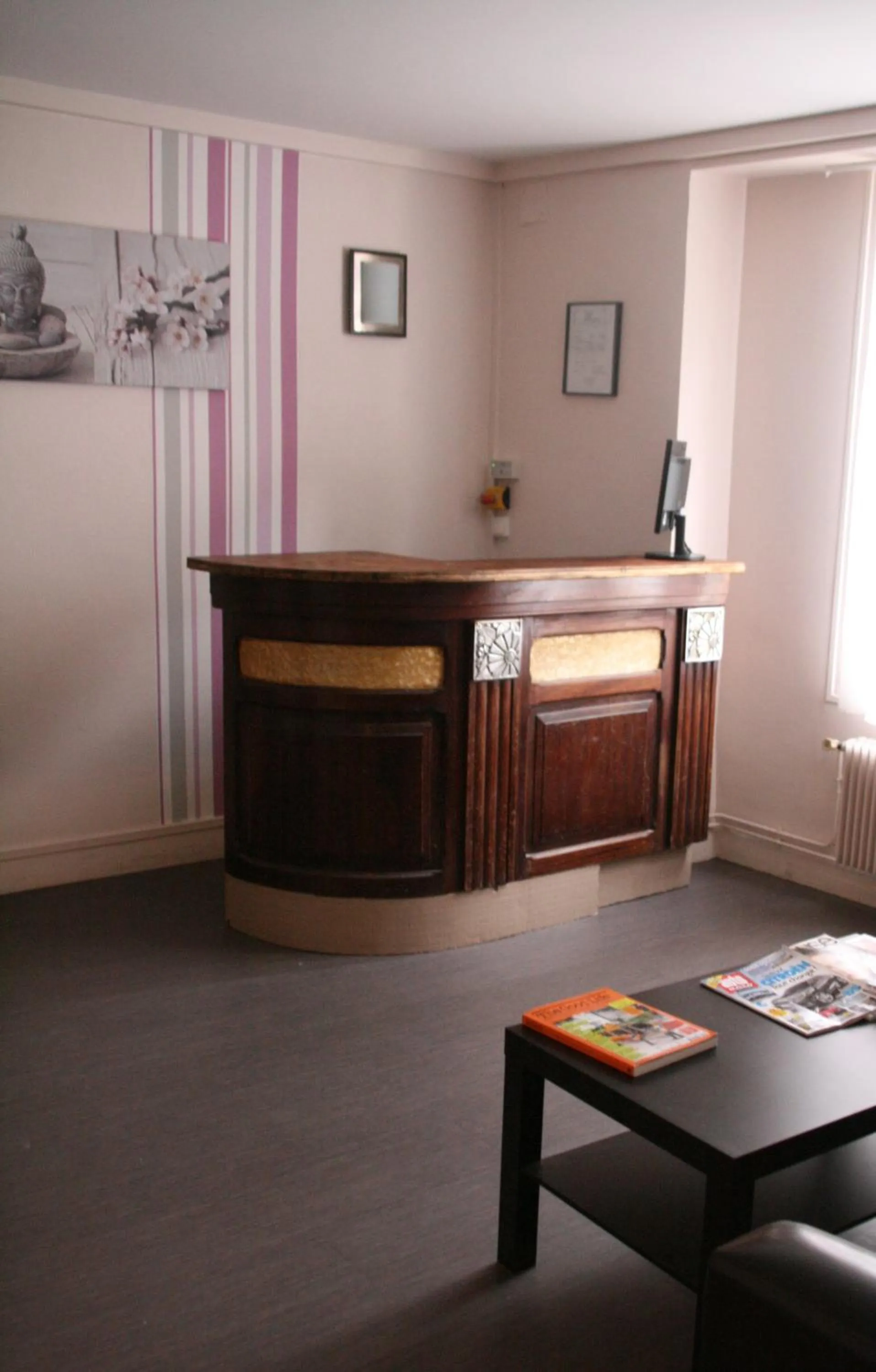 Lobby or reception in Hôtel du Roussillon