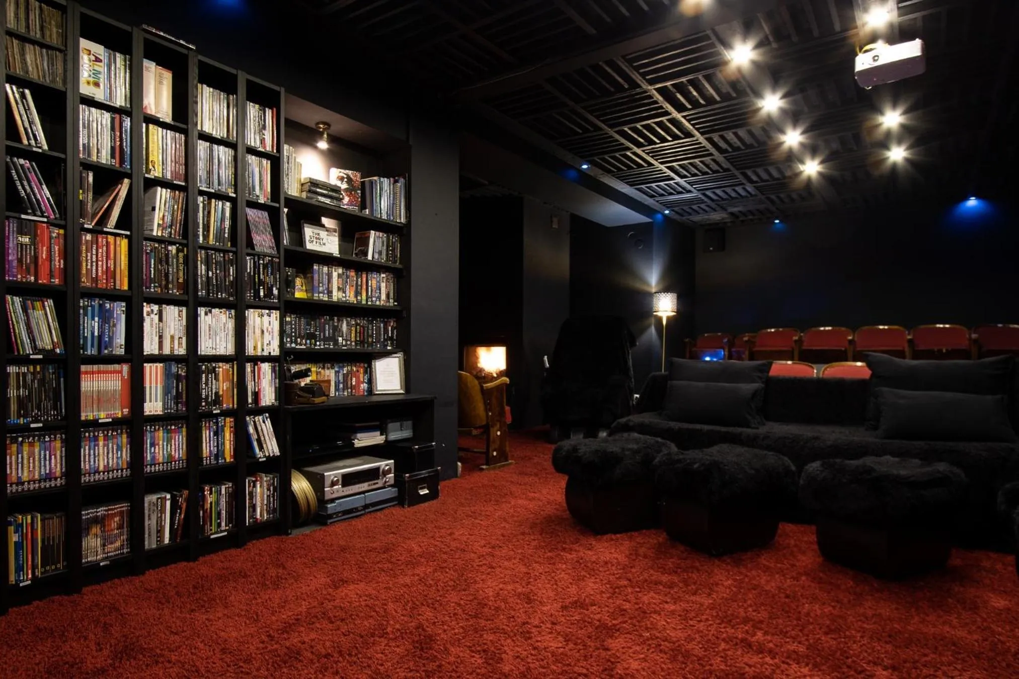 Communal lounge/ TV room in Villa Toscana Boutique