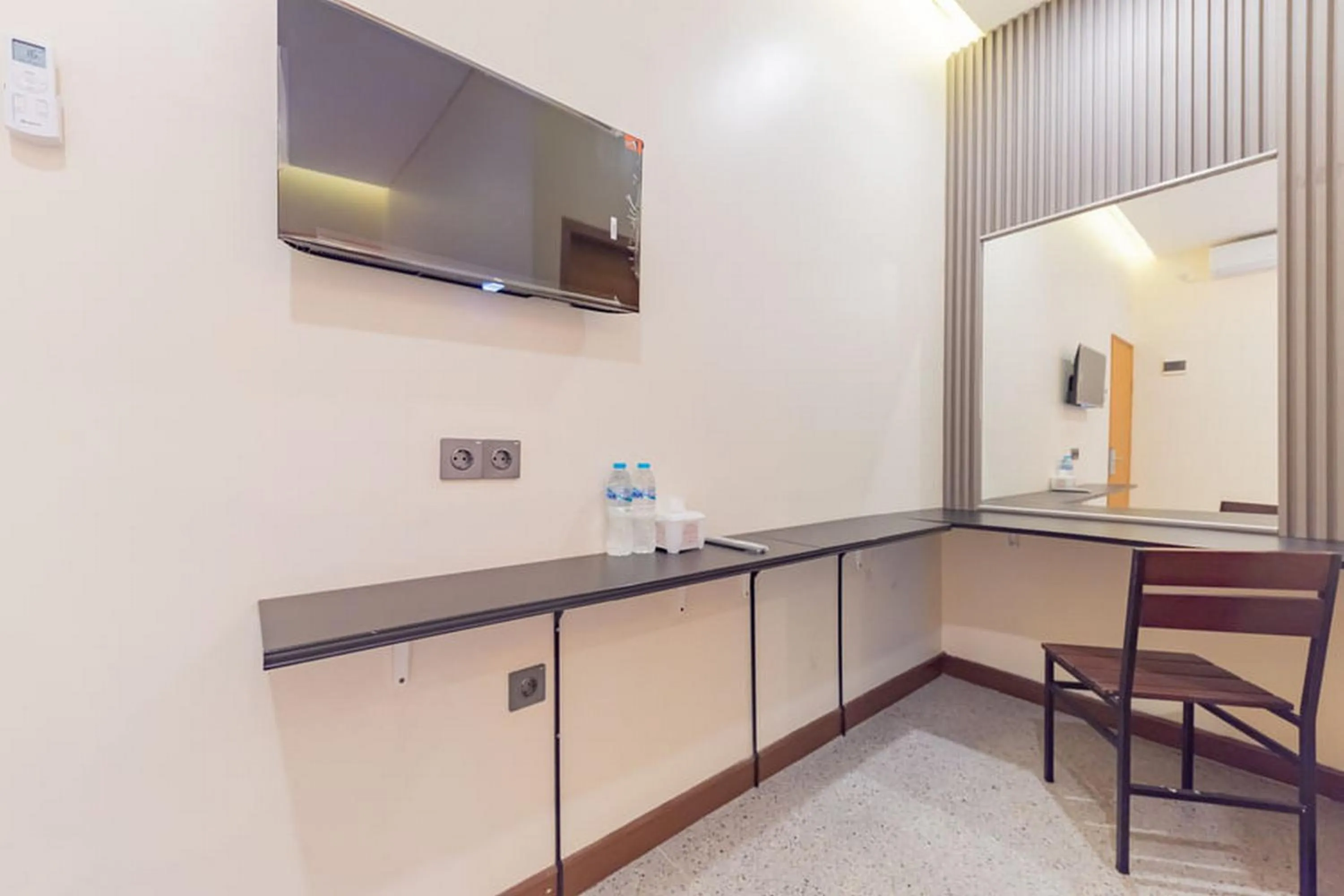 TV and multimedia in Sans Hotel Suryakencana Bogor