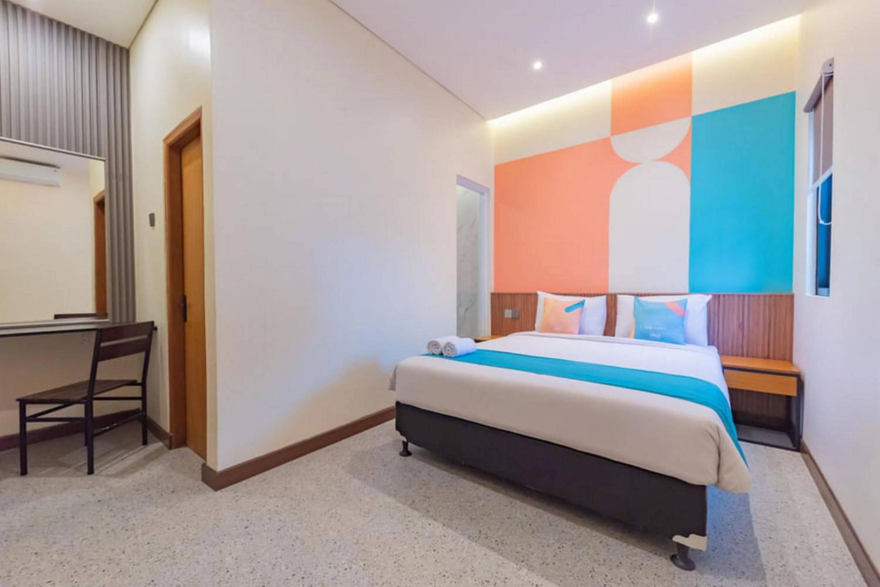 Bedroom, Bed in Sans Hotel Suryakencana Bogor