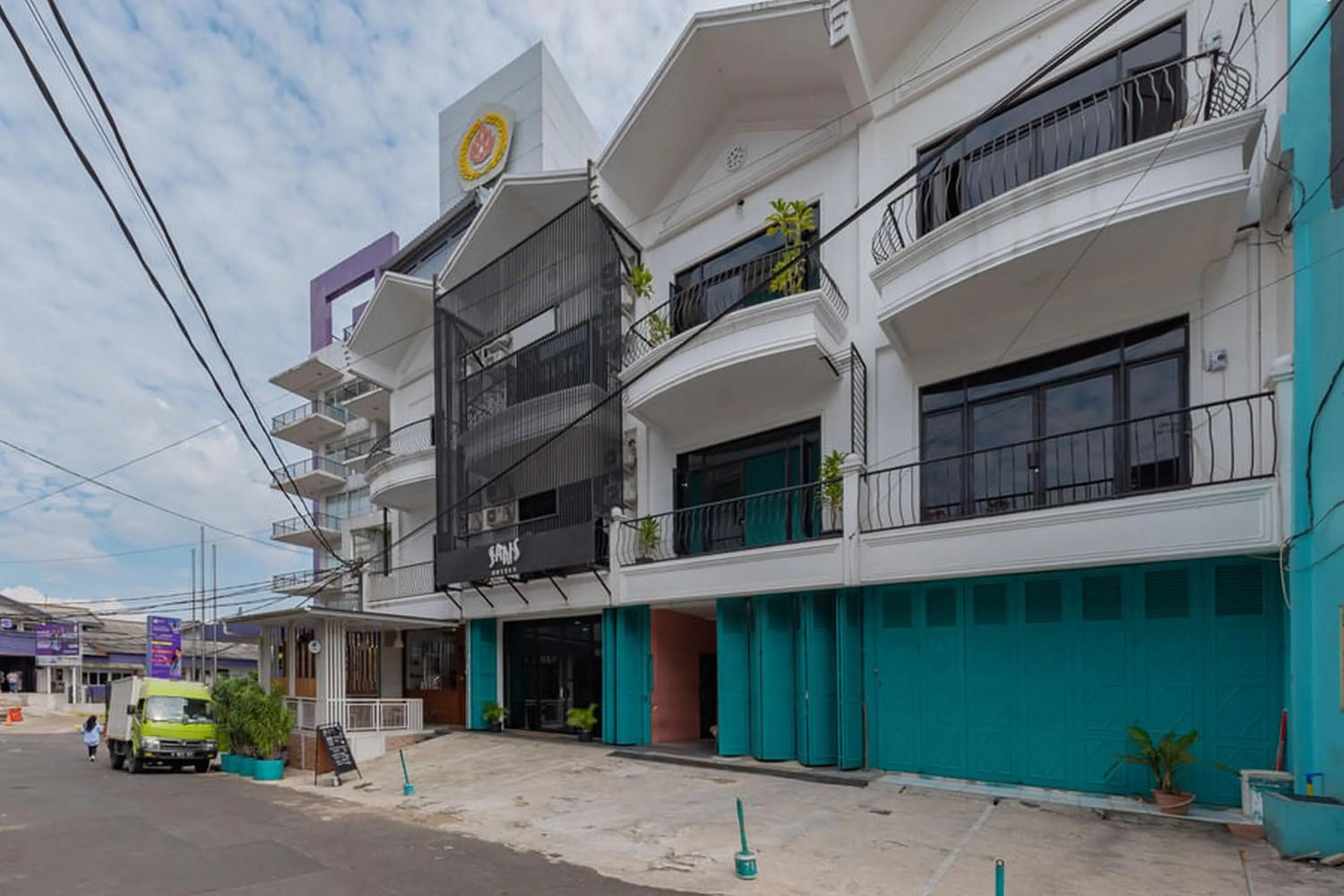 Facade/entrance in Sans Hotel Suryakencana Bogor