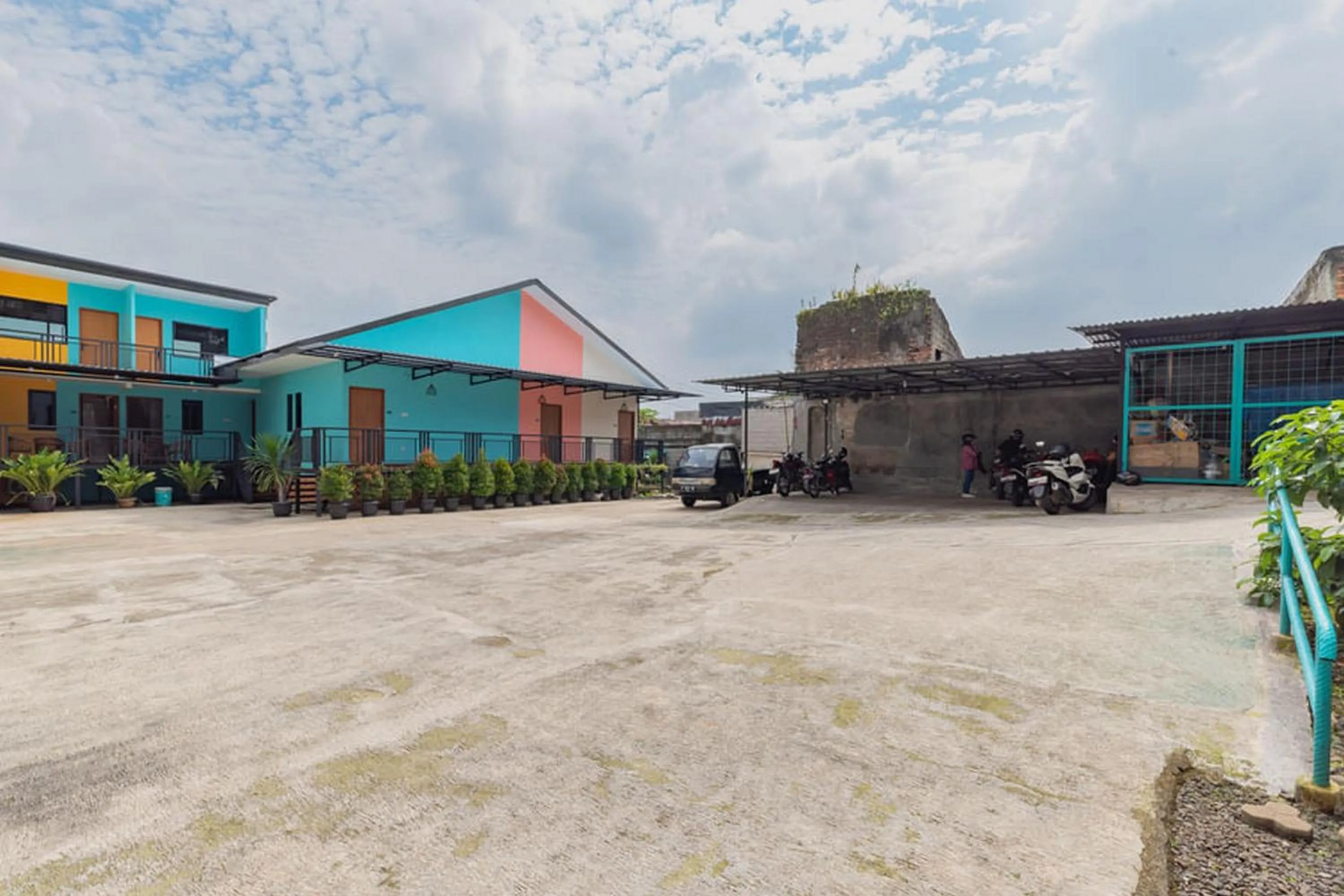 Parking in Sans Hotel Suryakencana Bogor