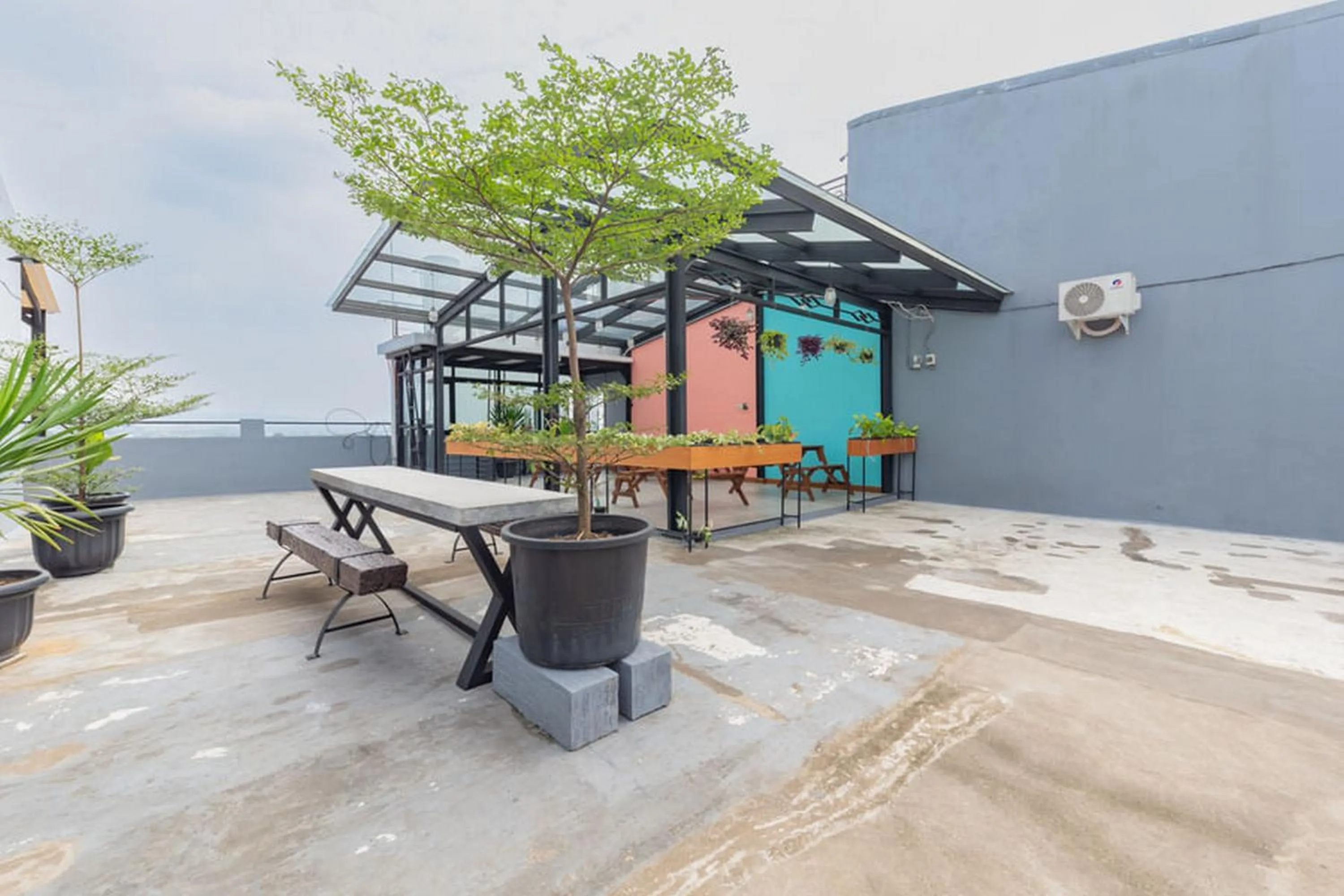 Seating area in Sans Hotel Suryakencana Bogor