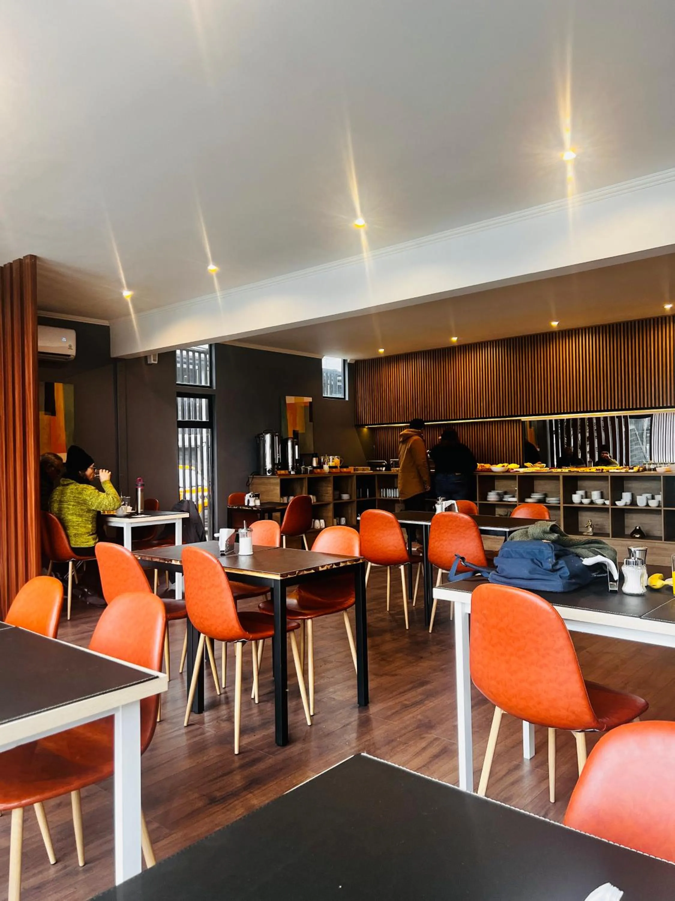 Restaurant/places to eat in Hotel Mackenna