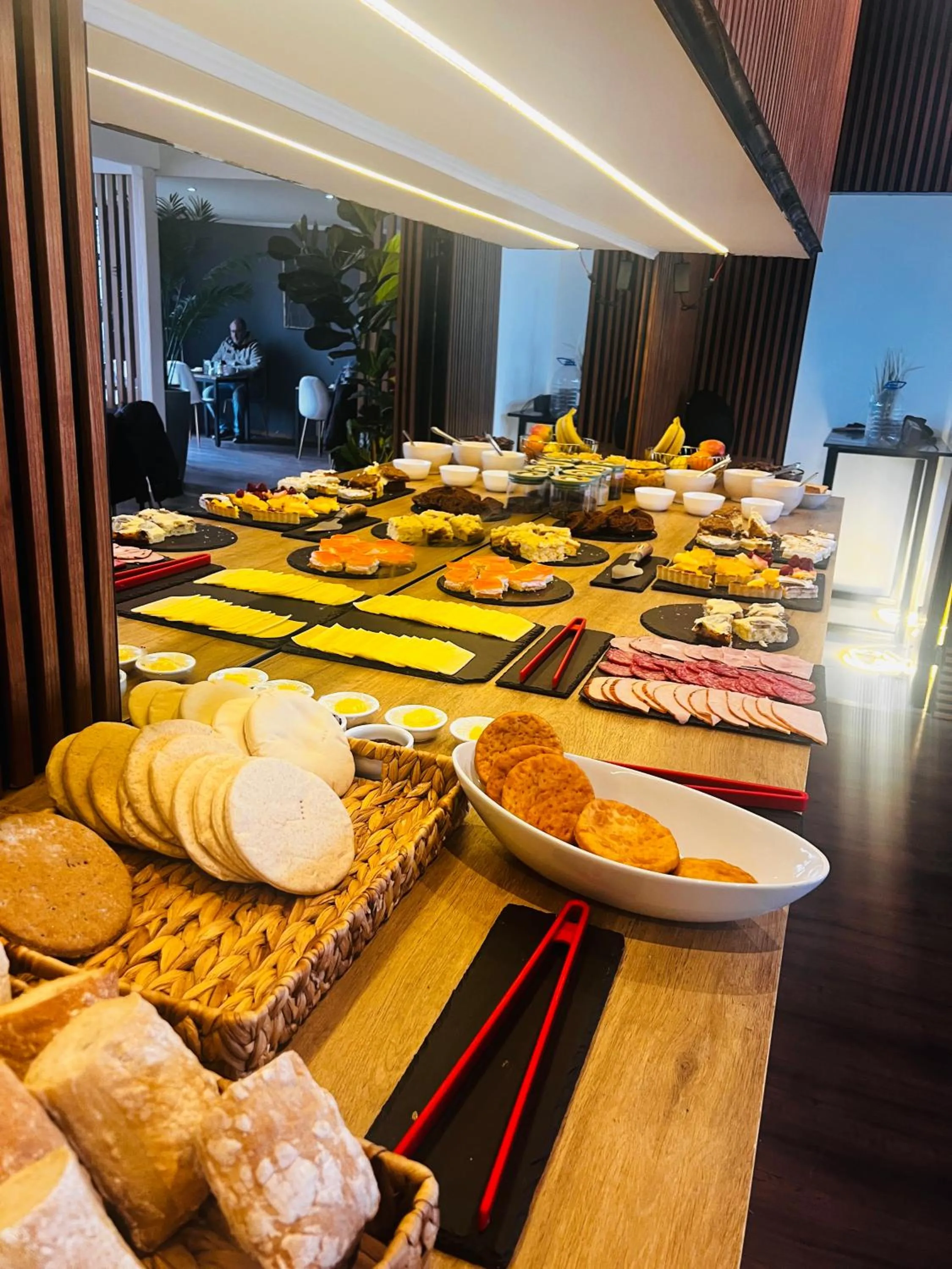 Restaurant/places to eat in Hotel Mackenna