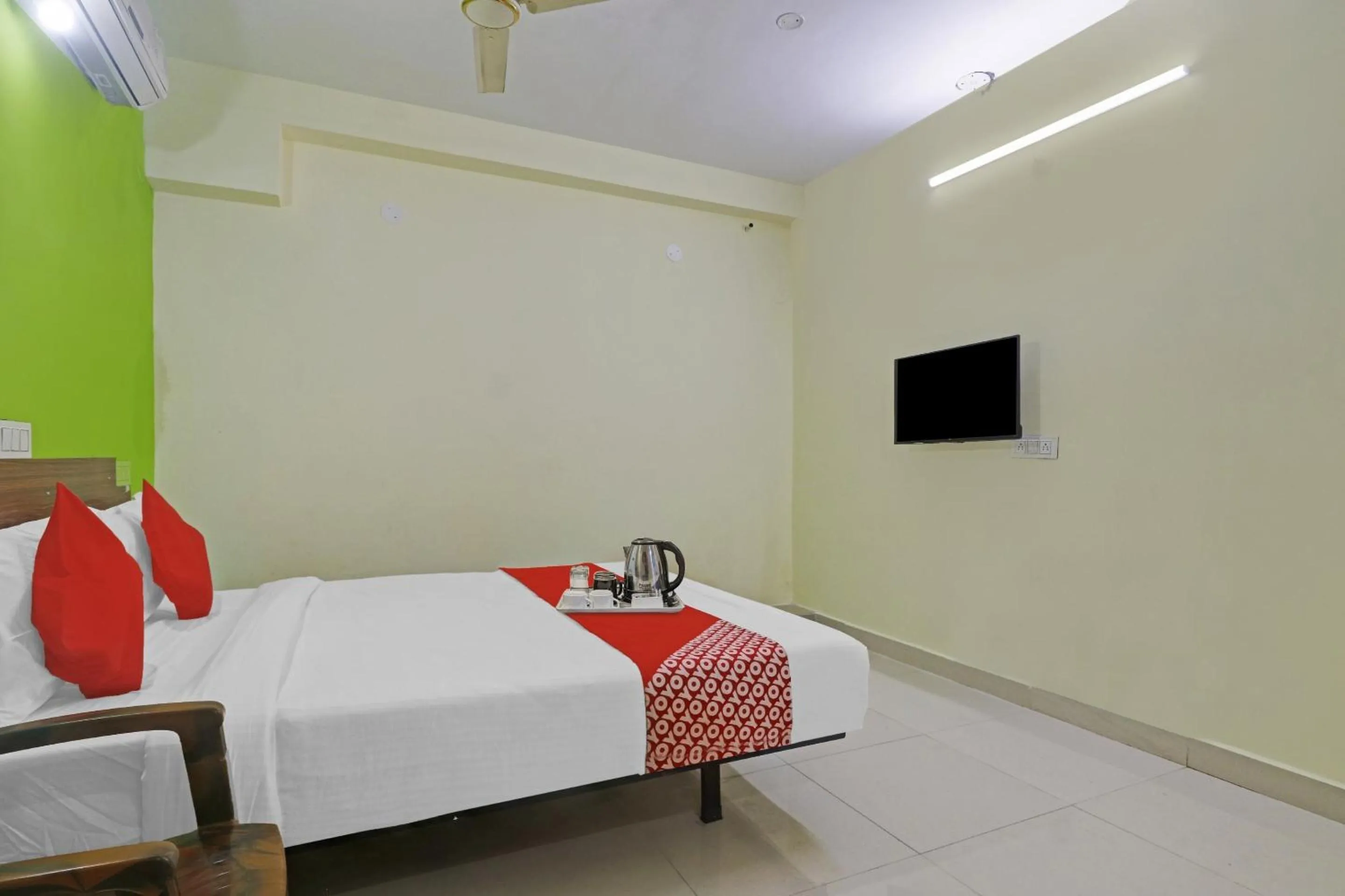 Bedroom, Bed in Hotel O Dk Reddy Square