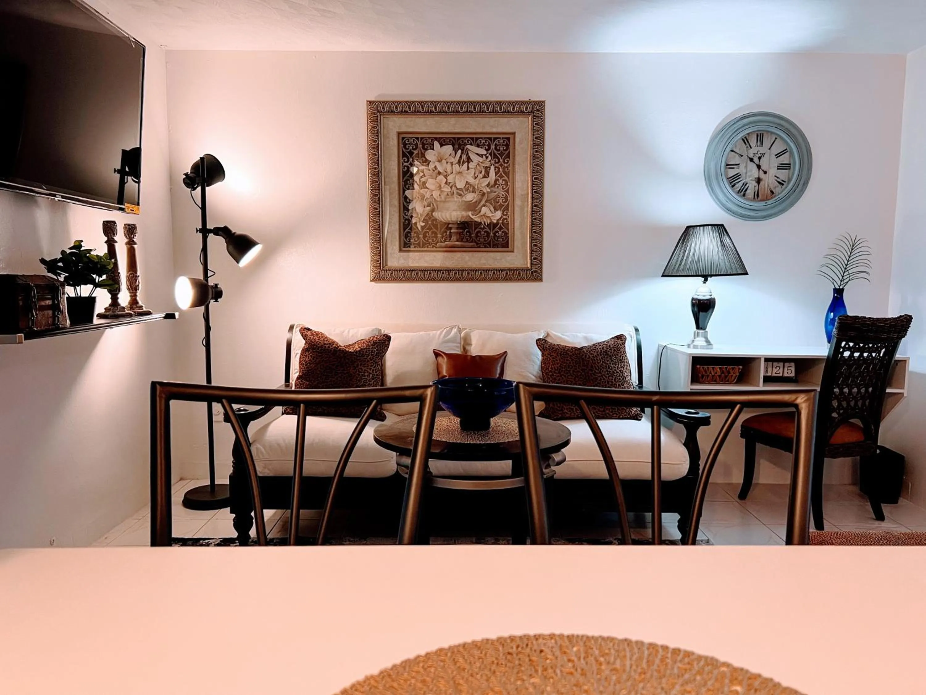 Living room in Victoria Park Regency