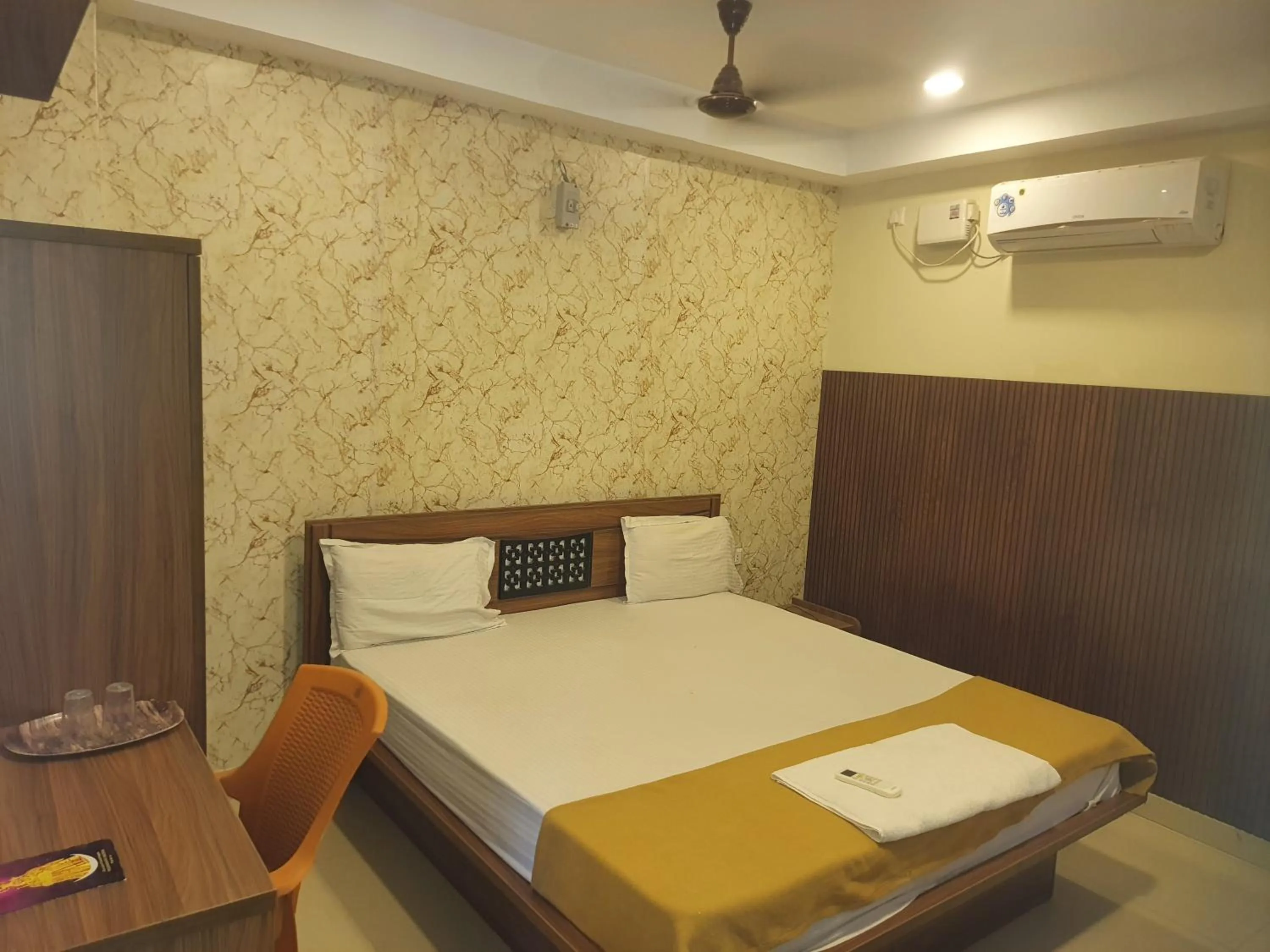 Bed in Santhosh Inn