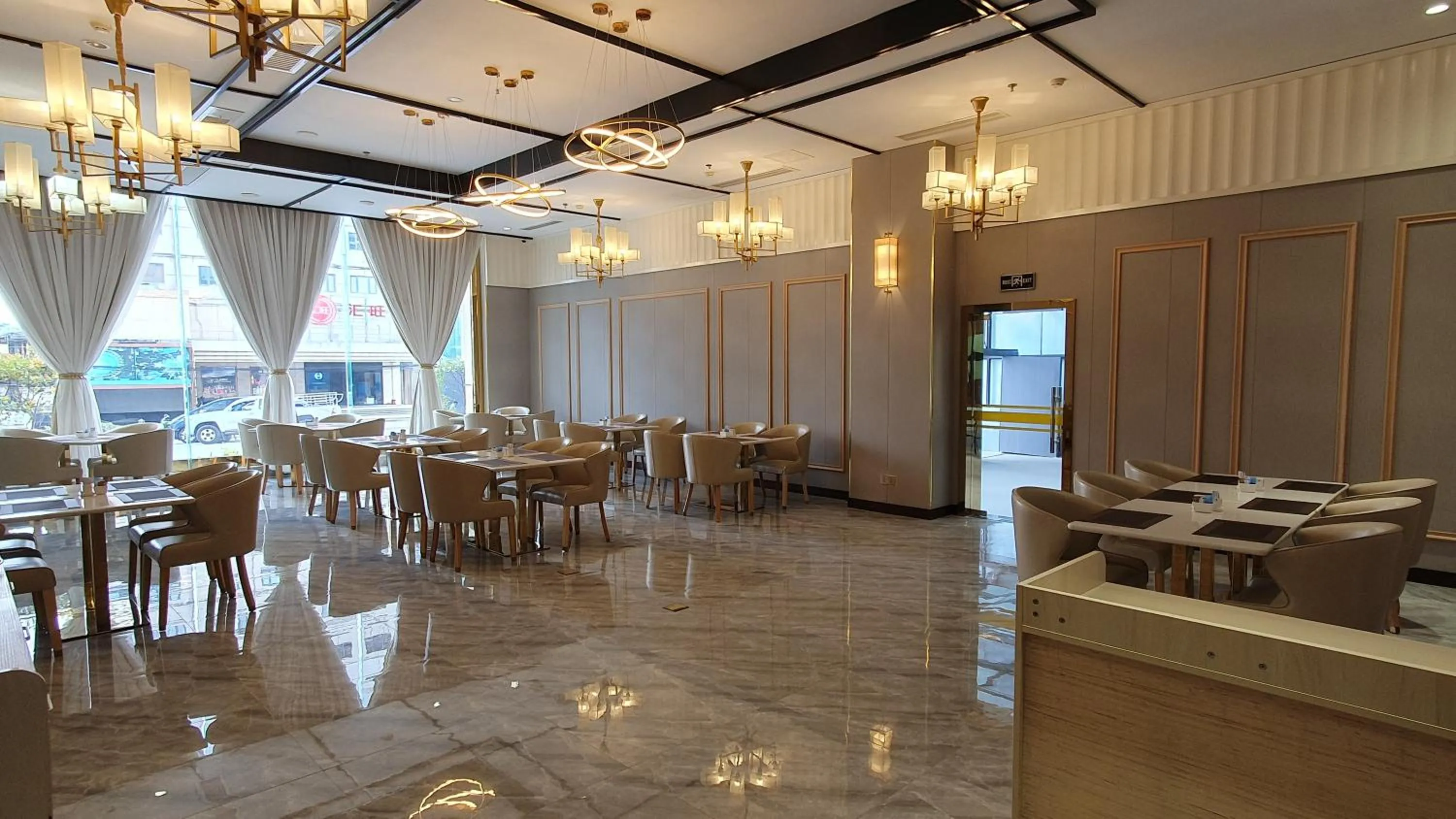 Restaurant/places to eat in Legend Hotel and Resort