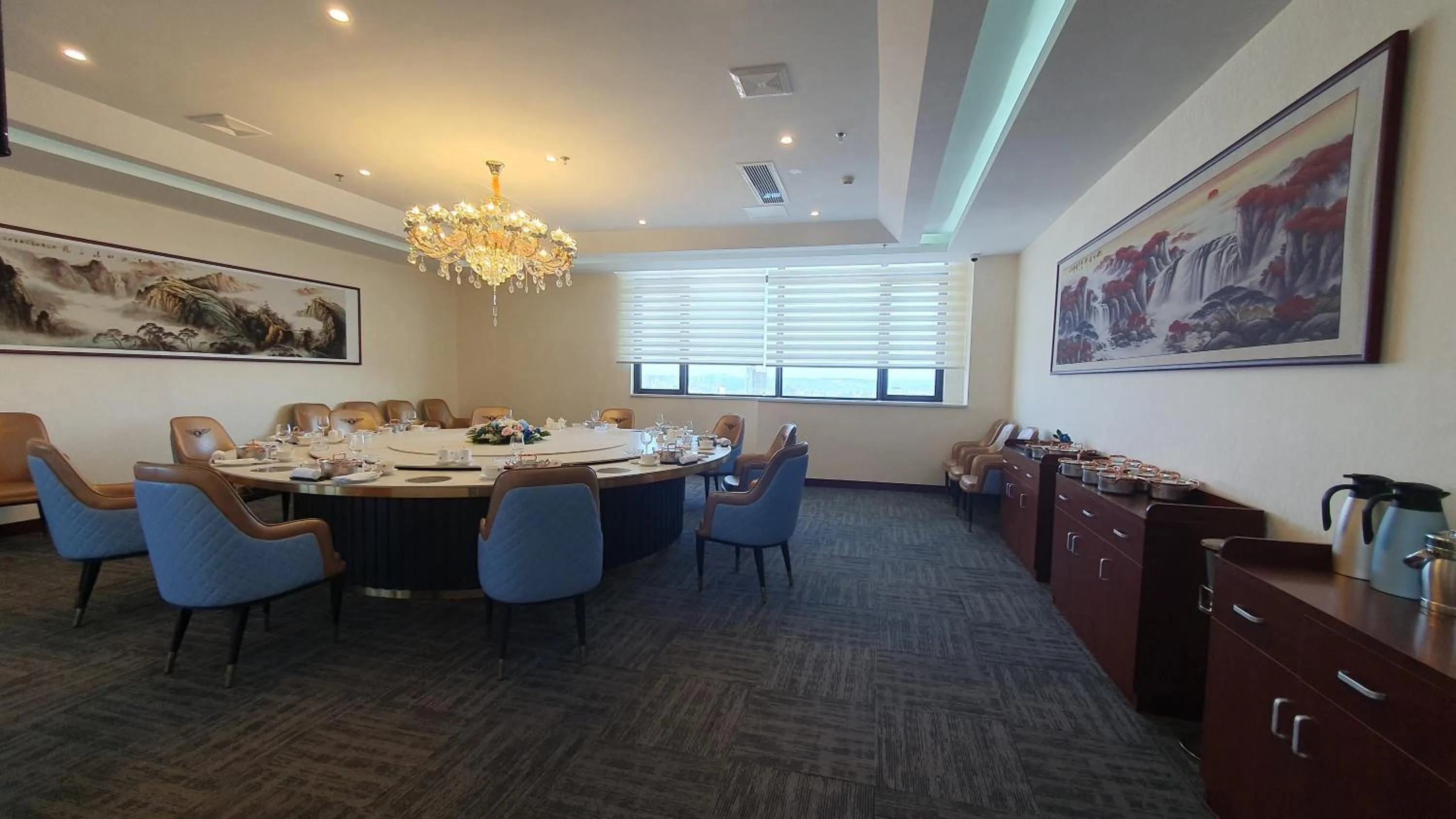 Restaurant/places to eat in Legend Hotel and Resort