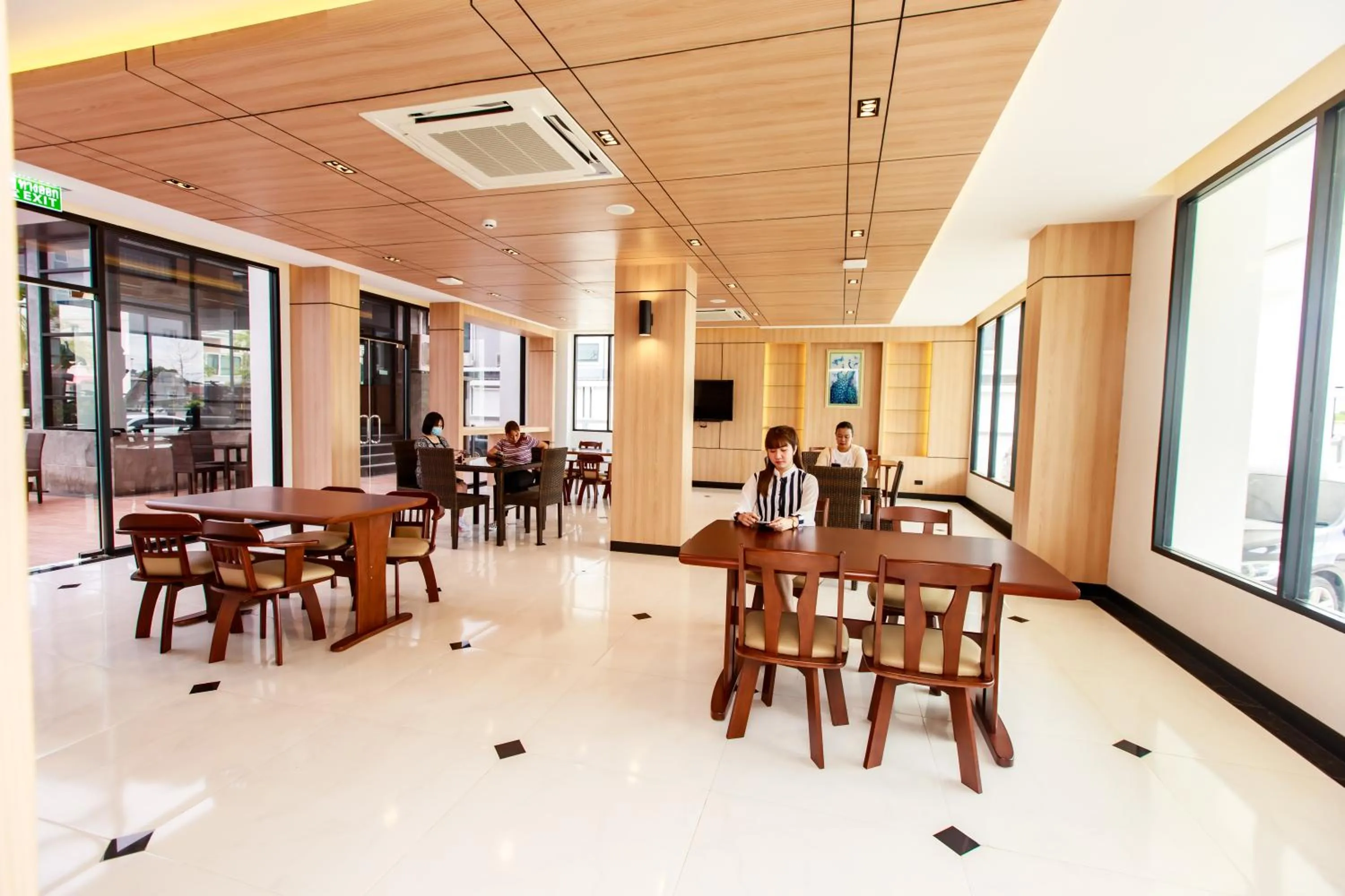 Restaurant/places to eat in Siri Hotel Lumphun