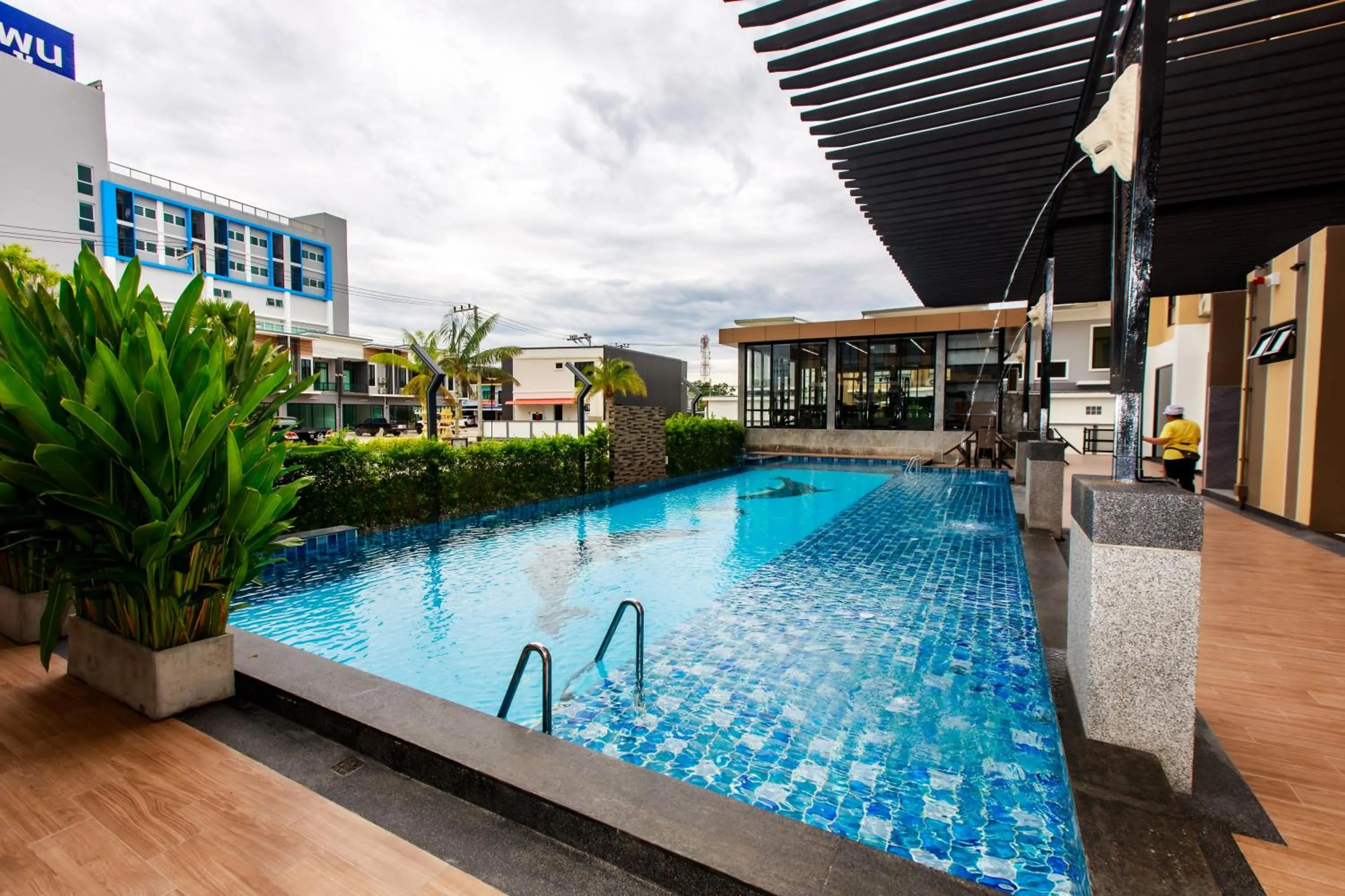 Swimming pool in Siri Hotel Lumphun